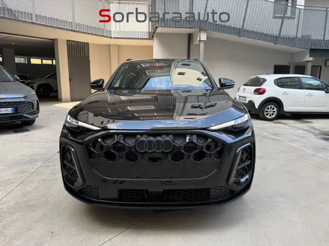 Audi Q5 view 8