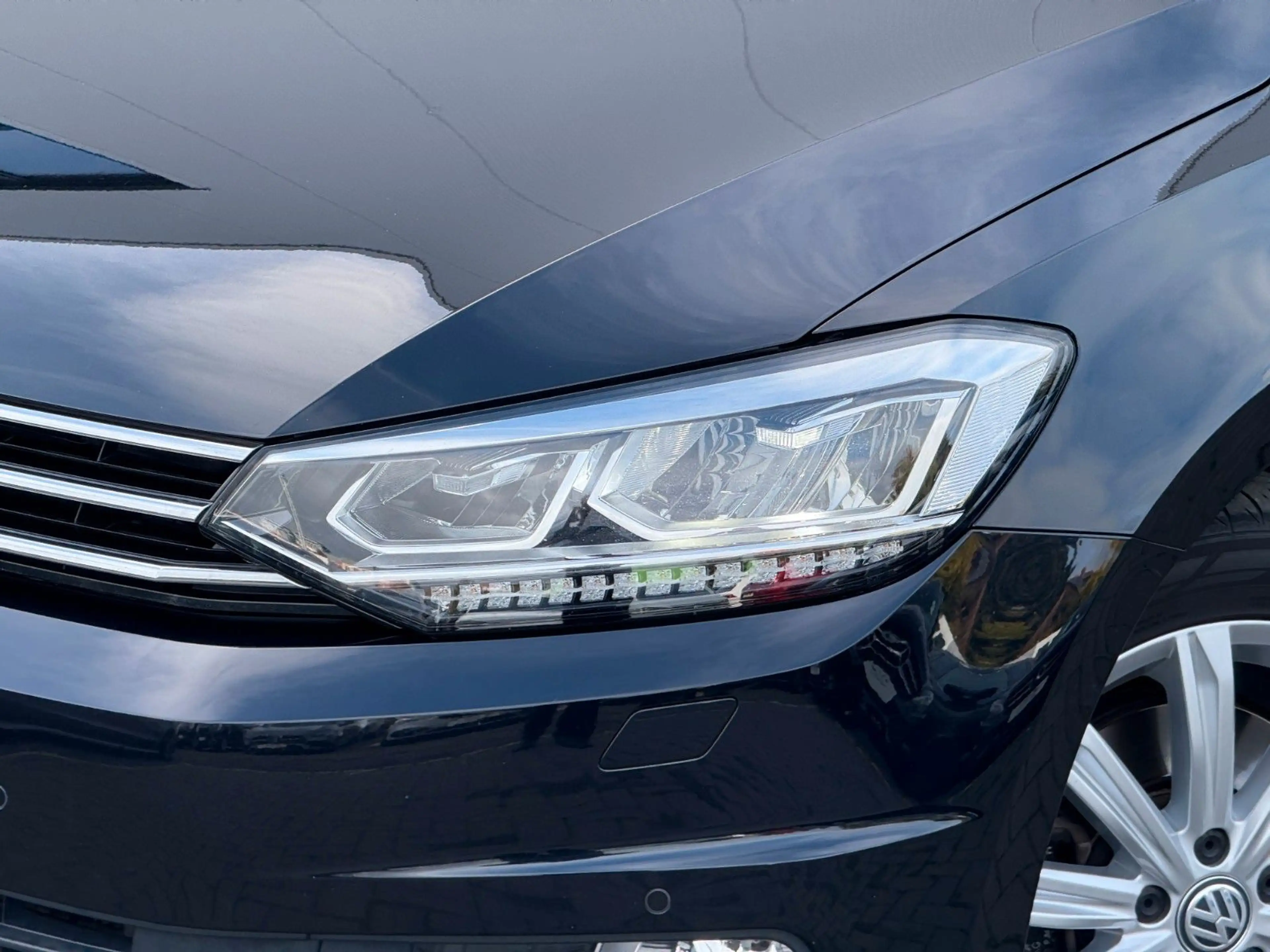 Volkswagen Touran 1.8TSI Highline AHK LED FACELIFT DSG — photo 8