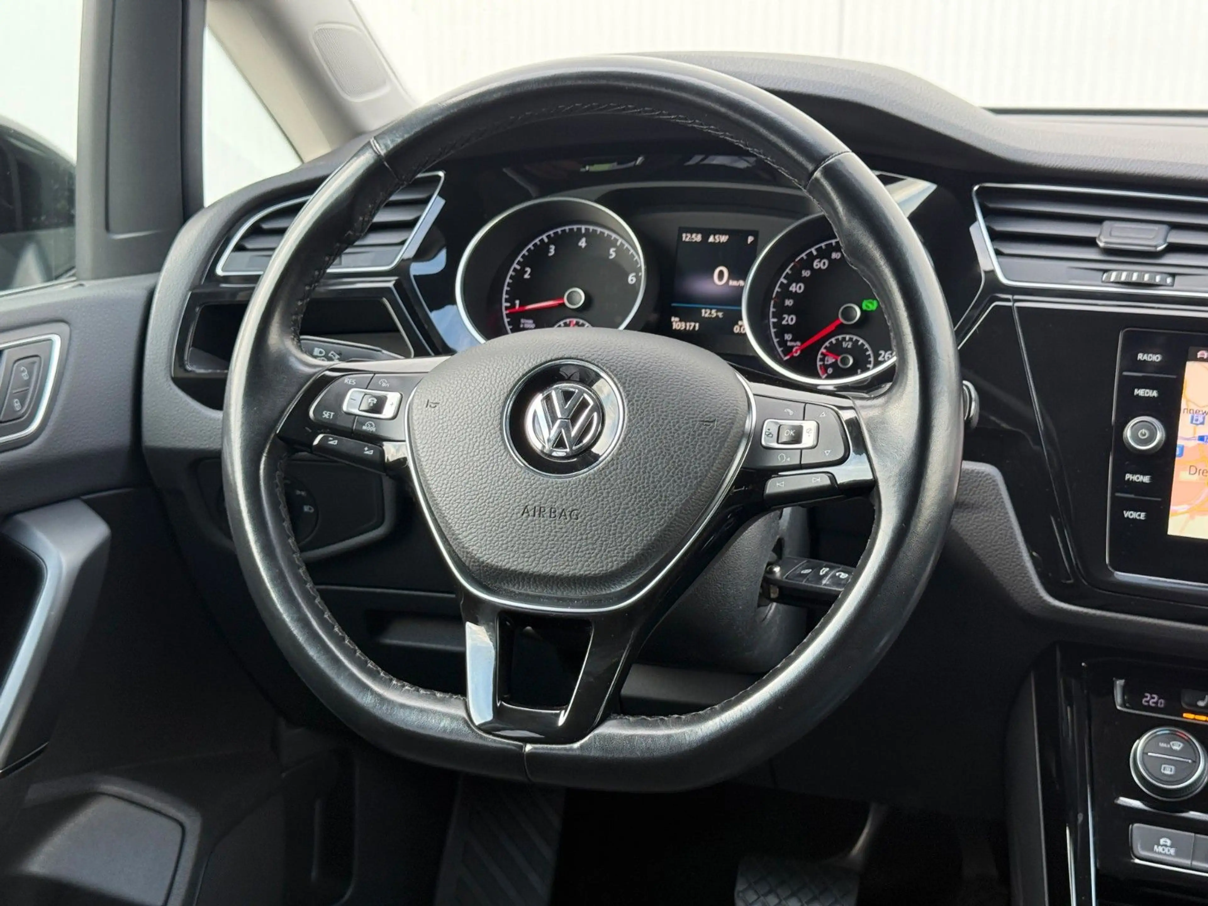 Volkswagen Touran 1.8TSI Highline AHK LED FACELIFT DSG — photo 12
