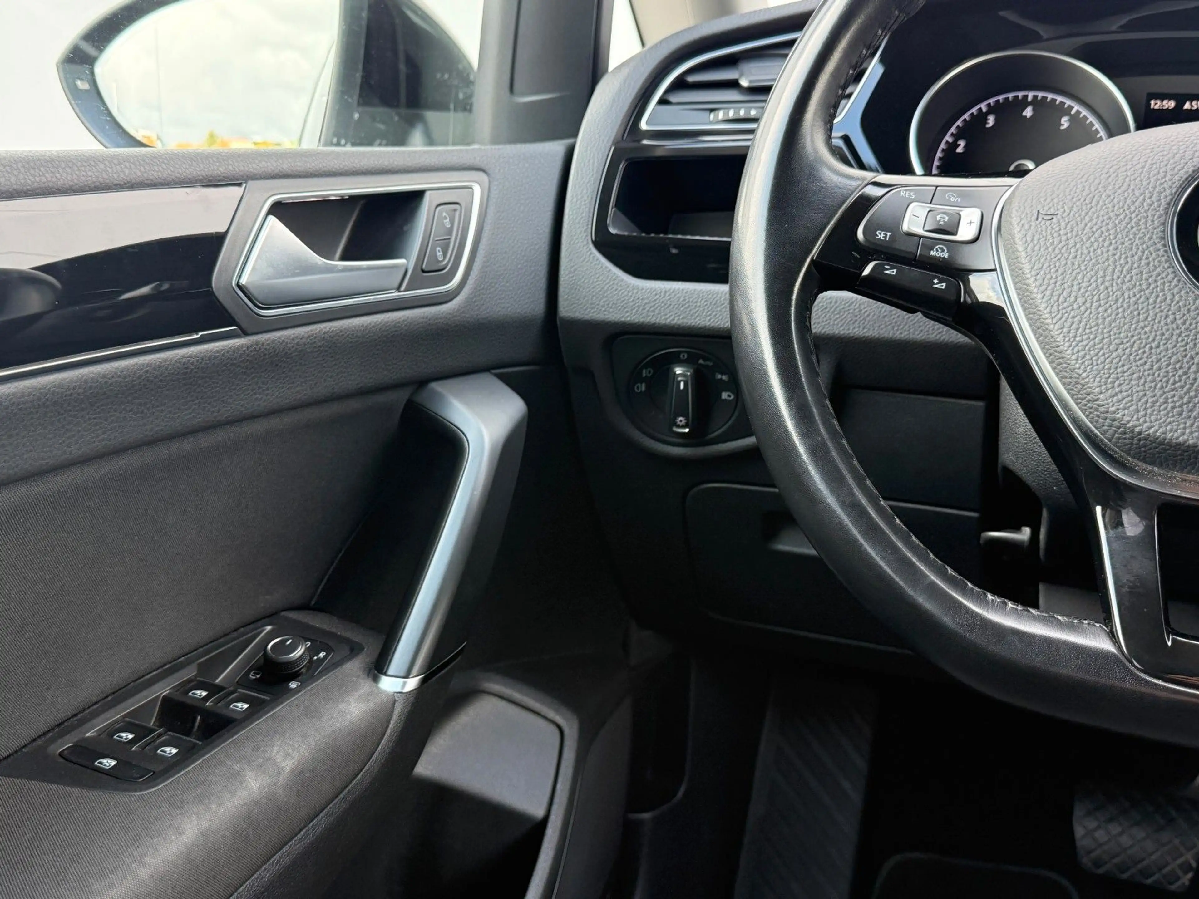Volkswagen Touran 1.8TSI Highline AHK LED FACELIFT DSG — photo 11