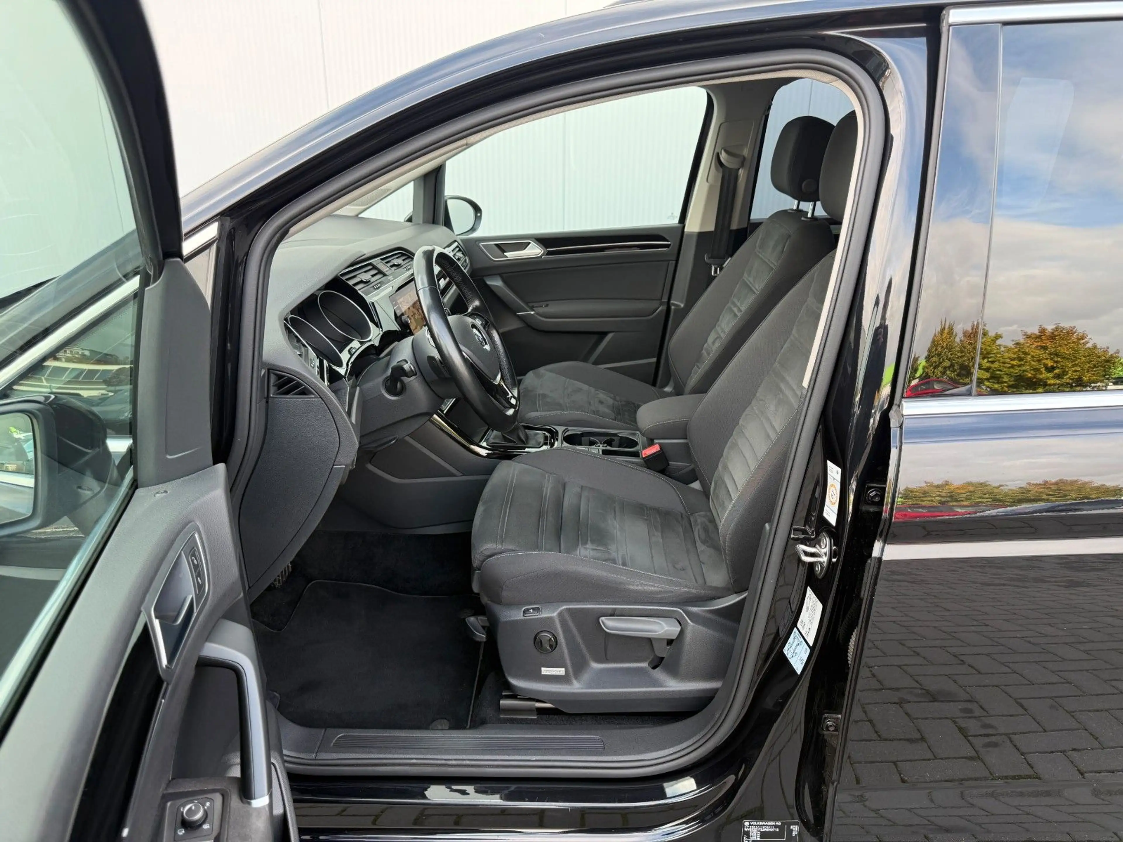 Volkswagen Touran 1.8TSI Highline AHK LED FACELIFT DSG — photo 15