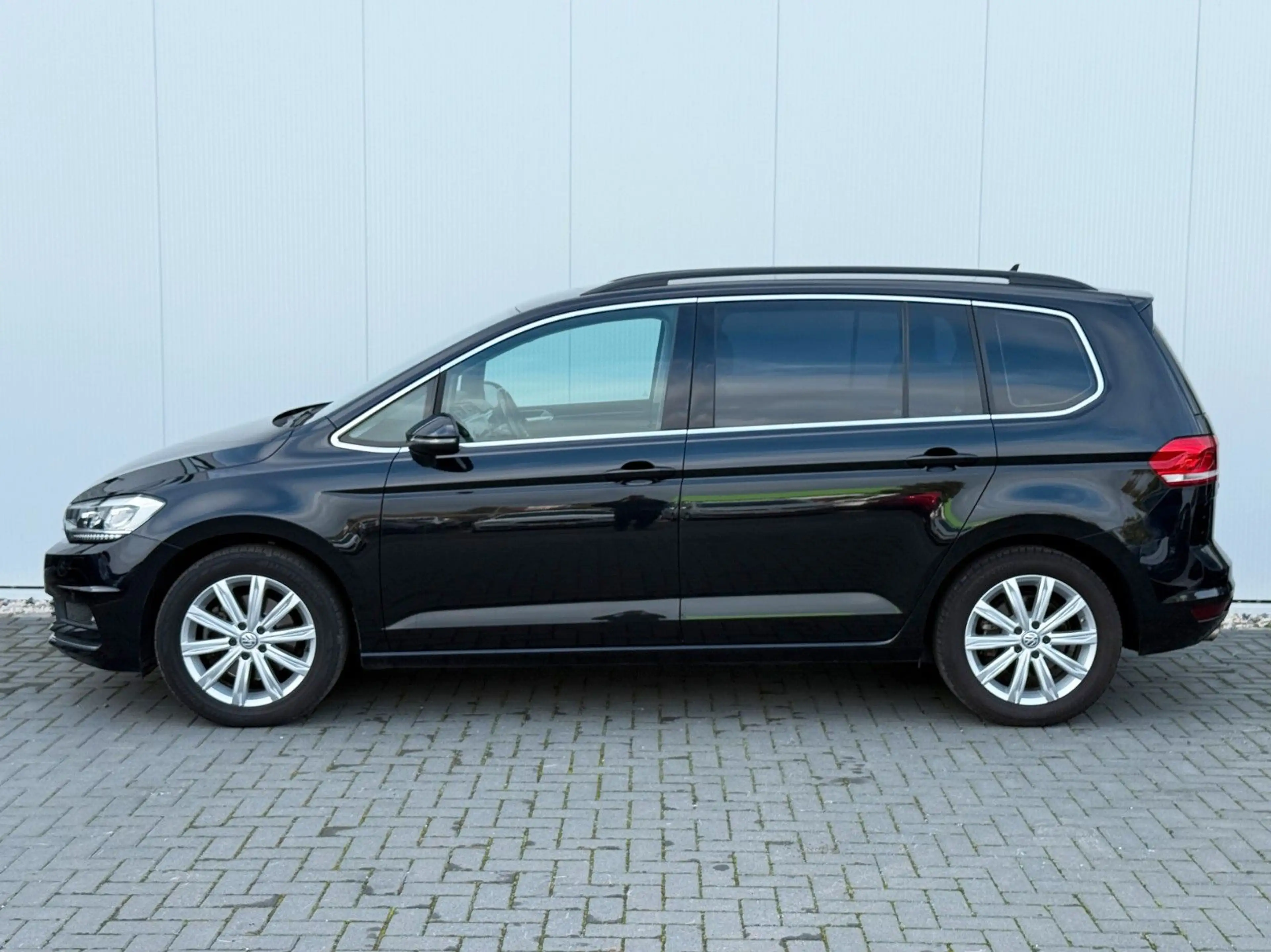 Volkswagen Touran 1.8TSI Highline AHK LED FACELIFT DSG — photo 6