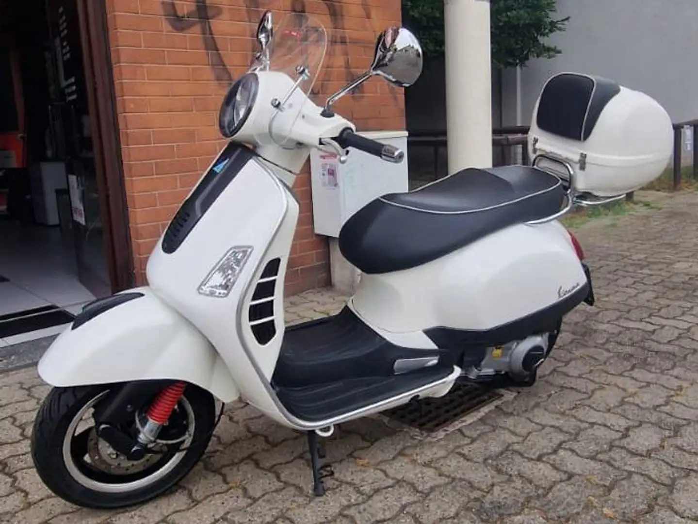 Vespa GTS Super 300 Super Tagliandi ok Revisionata al 2026 GommeNuove Bianco - 1