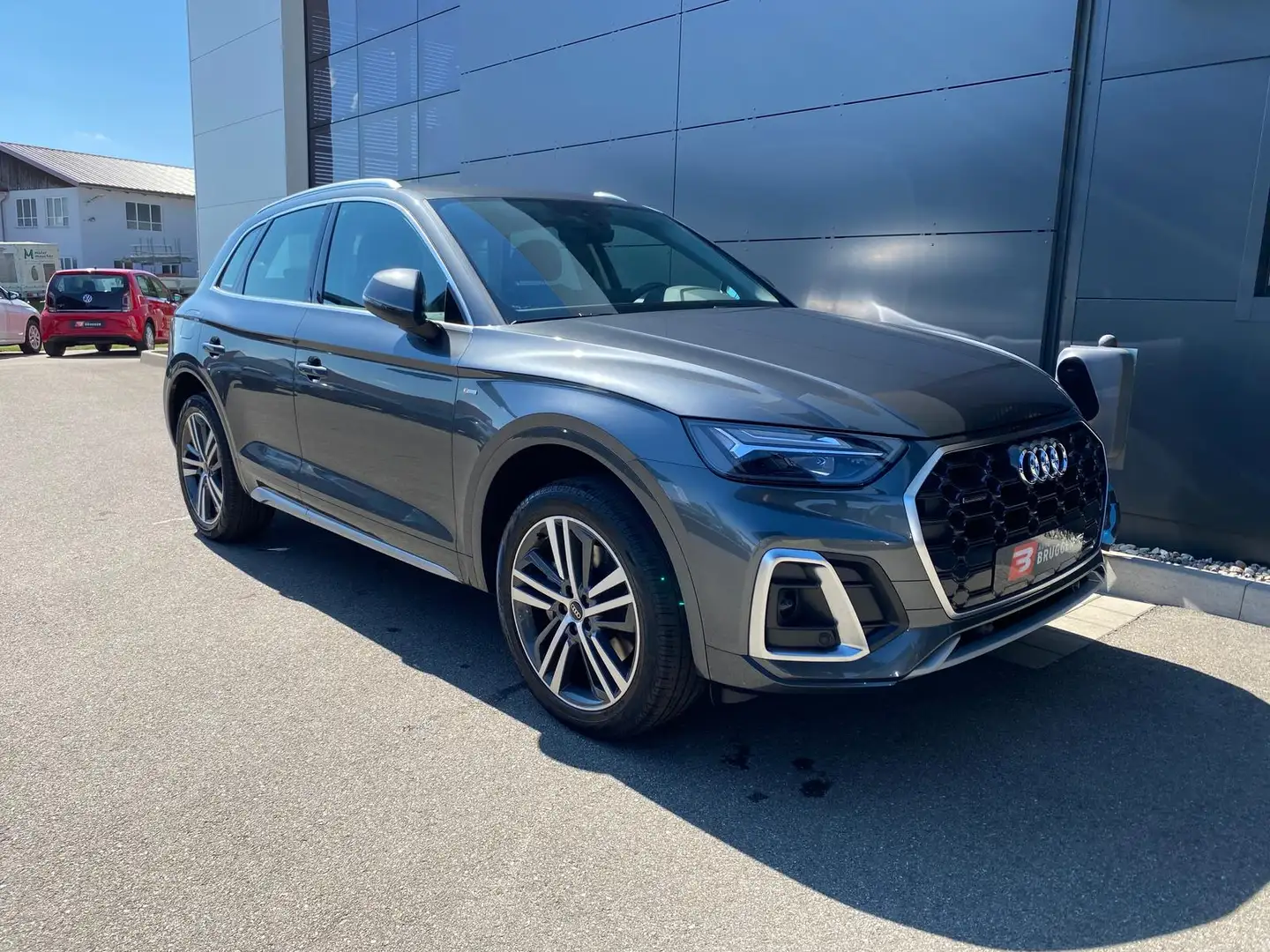 Audi Q5 50 TDI quattro S line AHK NAVI RFK LED APP 20" Grijs - 2