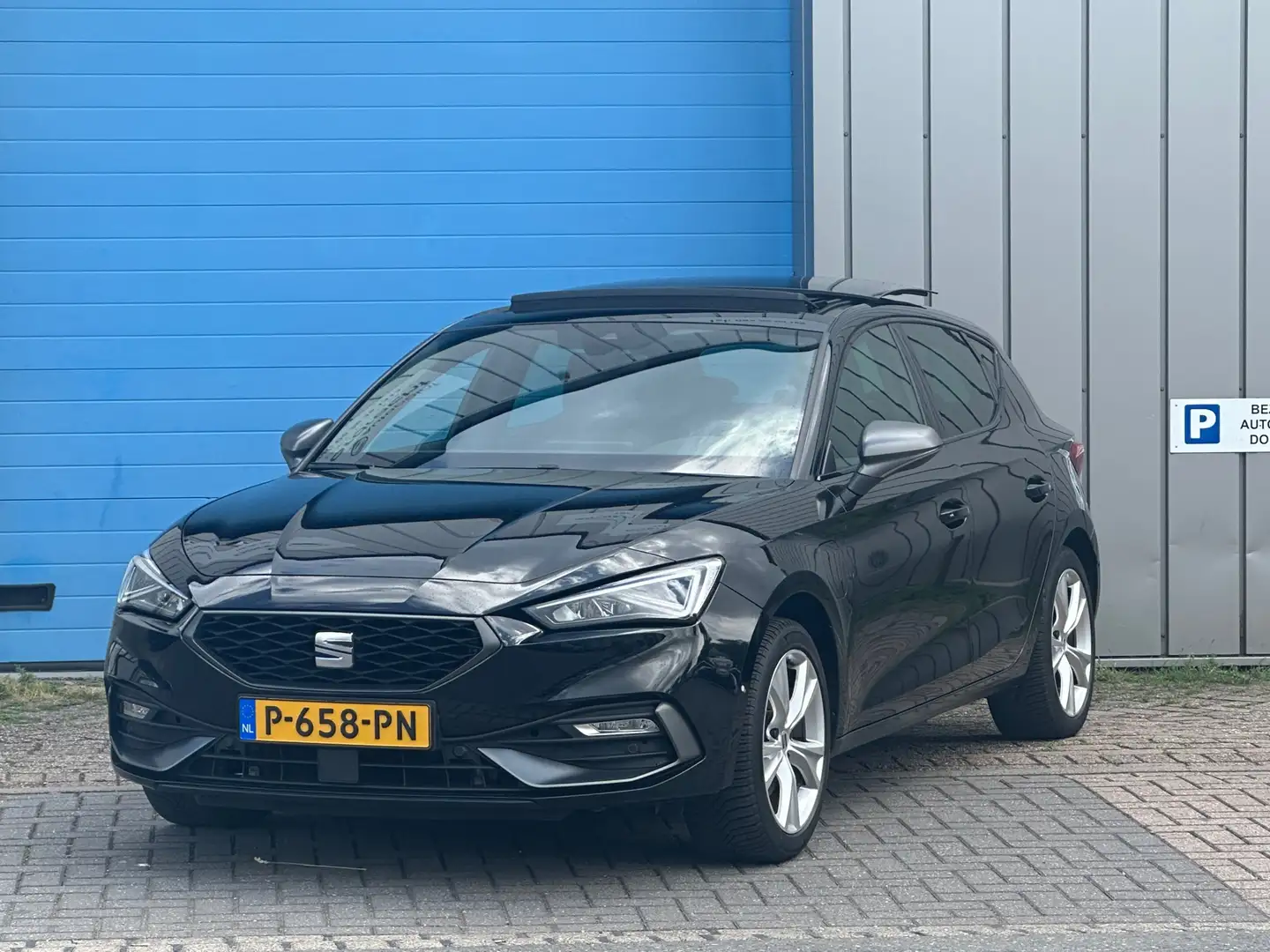 SEAT Leon 1.4 TSI eHybrid PHEV FR Bus PANO CAMERA Zwart - 2
