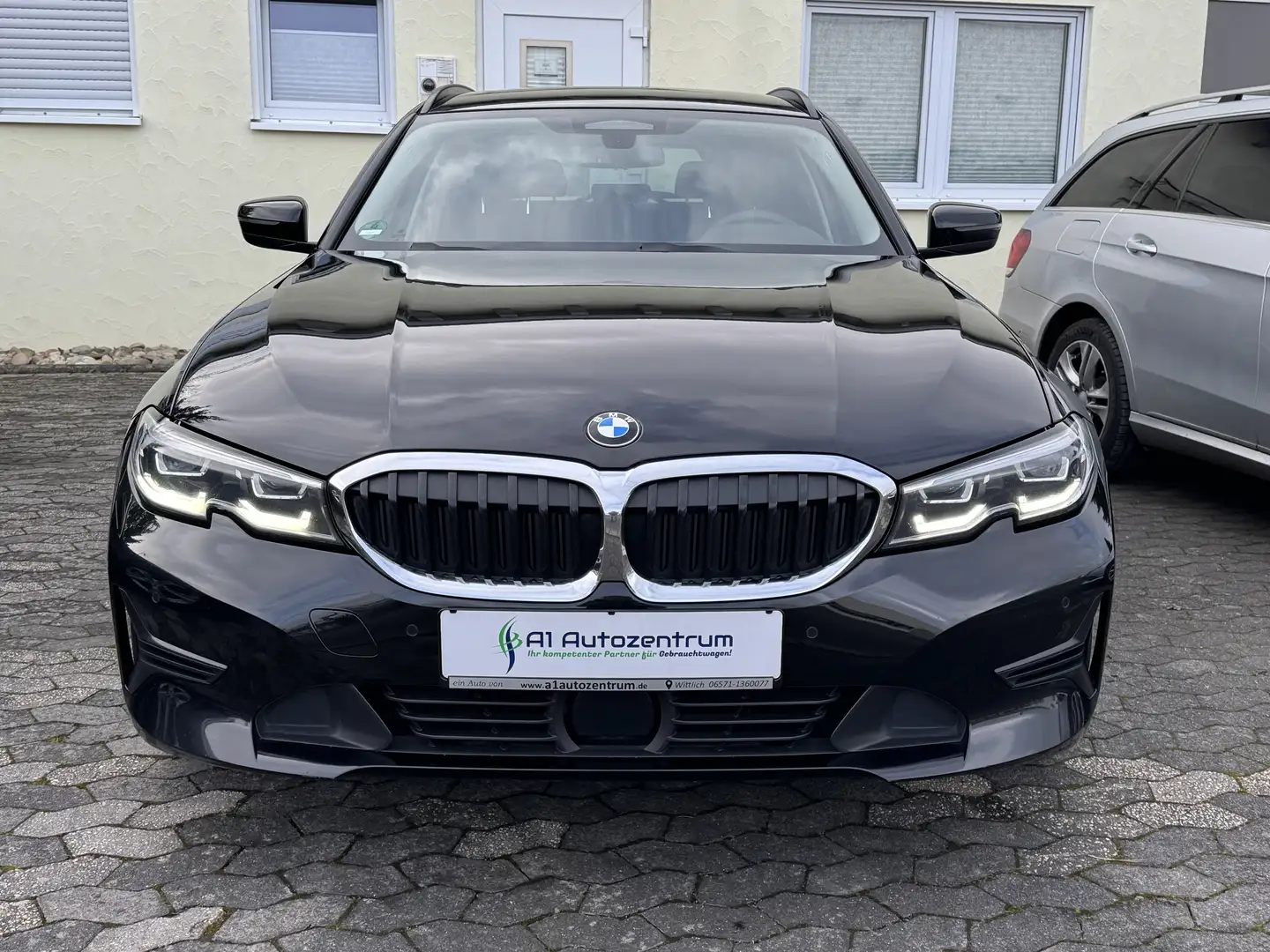 BMW 320 d Touring xDrive Aut. Navi LED Virtual RFK Mwst. Schwarz - 2