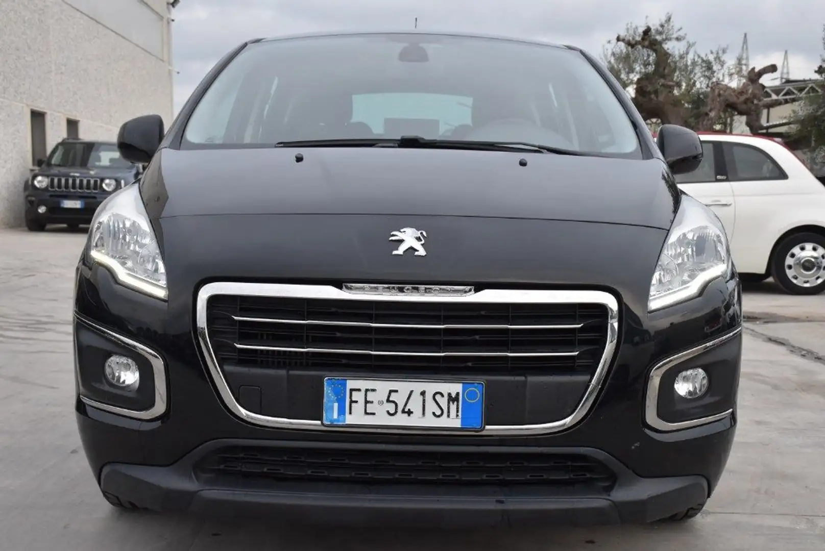 Peugeot 3008 BlueHDi 120 EAT6 S&S Business *Navigatore* Schwarz - 2