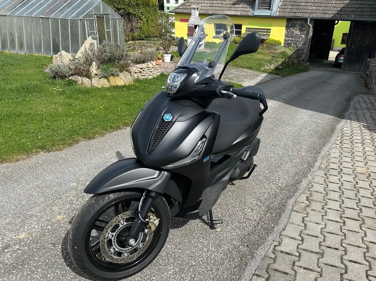 Piaggio Beverly 400 Černá - 2