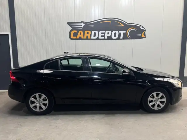 Volvo S60 view 4