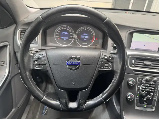 Volvo S60 view 14