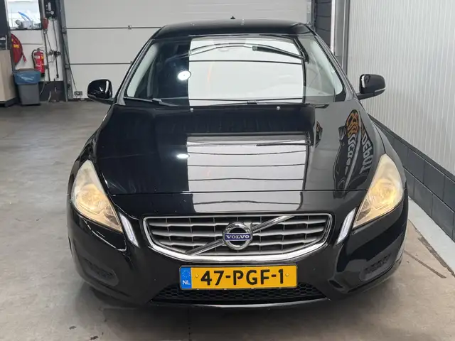 Volvo S60 view 2