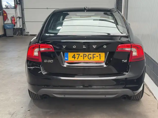 Volvo S60 view 6