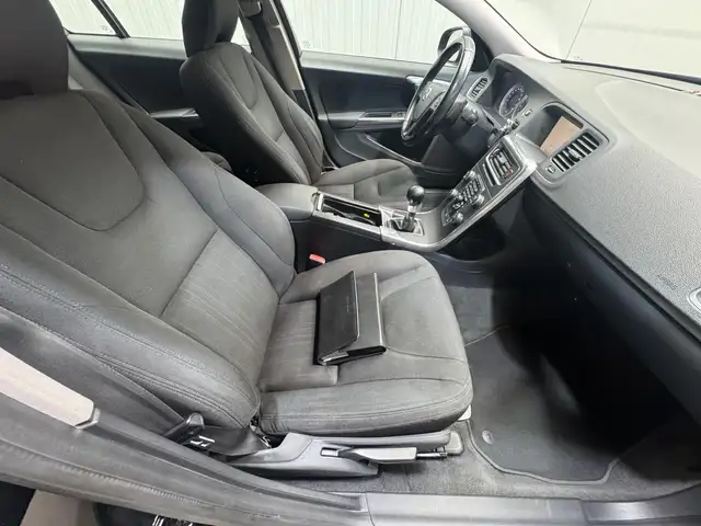 Volvo S60 view 12