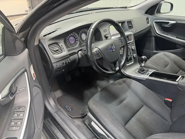 Volvo S60 view 11