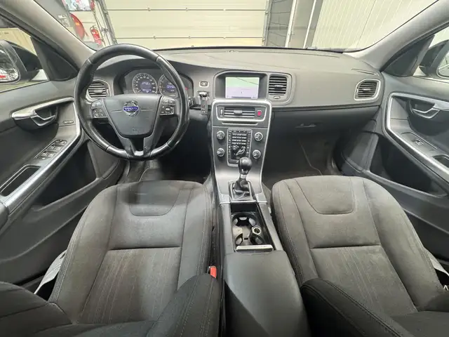 Volvo S60 view 10