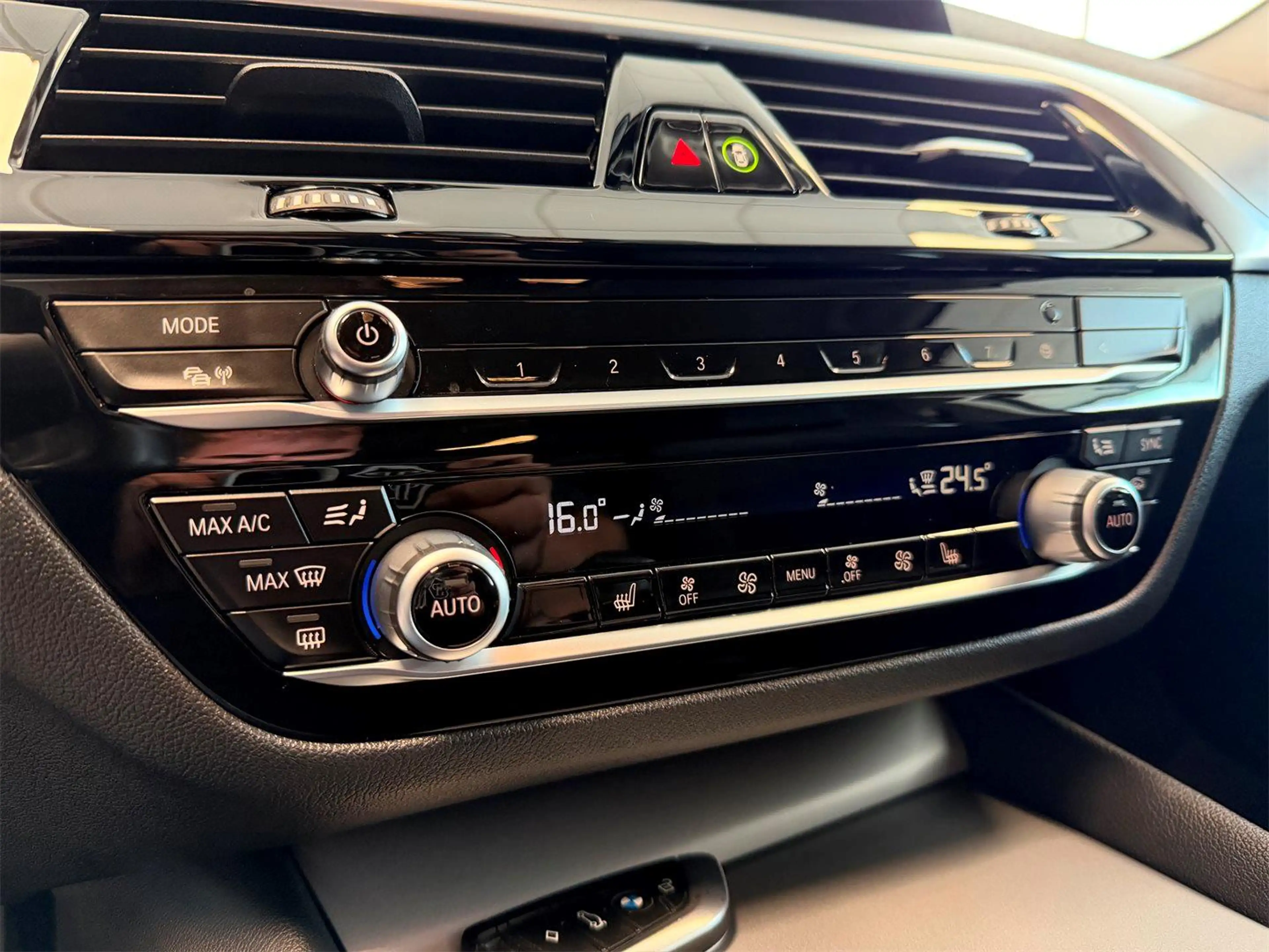 BMW 520 d Touring G31 B47 — photo 13