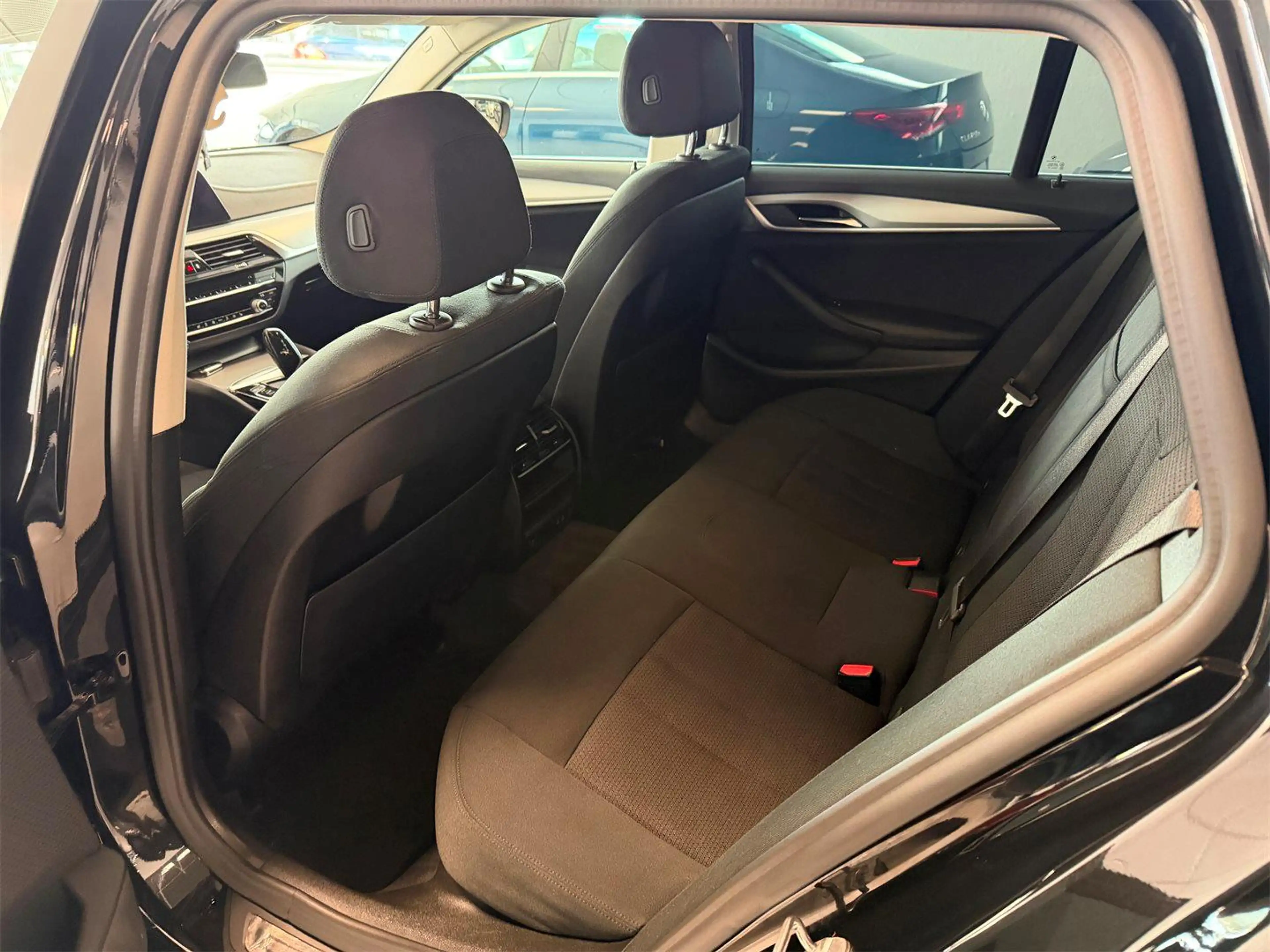 BMW 520 d Touring G31 B47 — photo 15