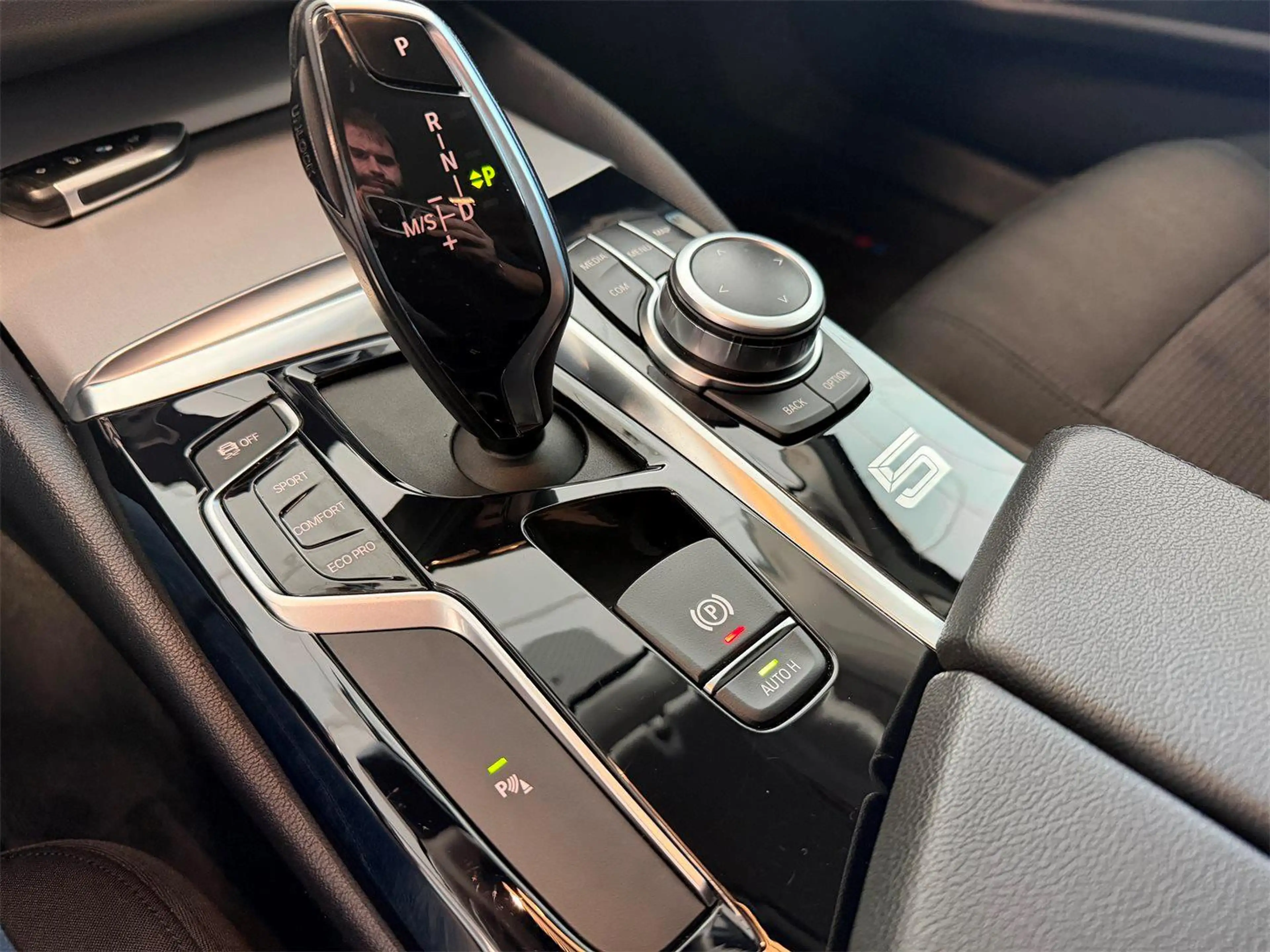 BMW 520 d Touring G31 B47 — photo 14