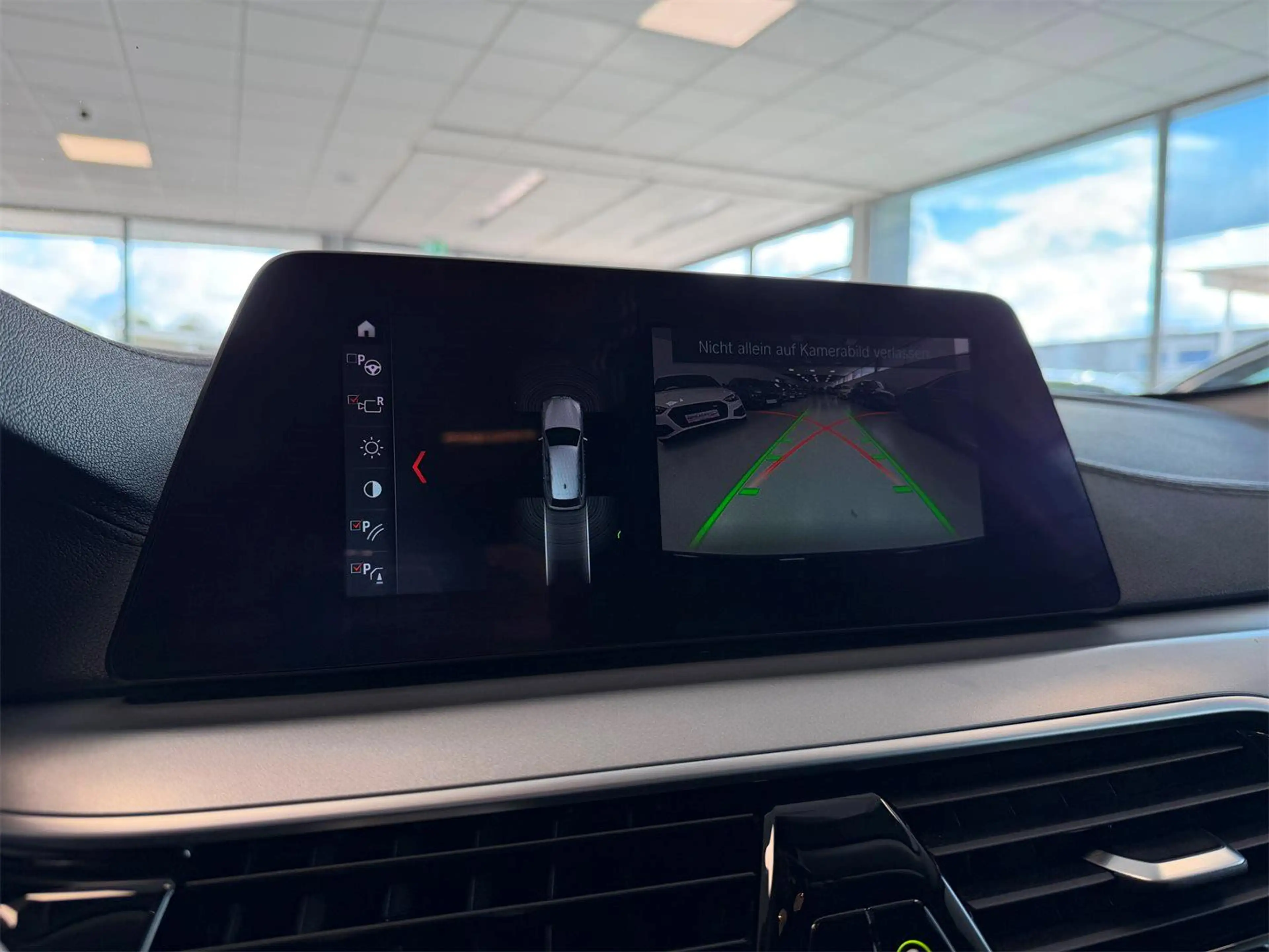 BMW 520 d Touring G31 B47 — photo 11