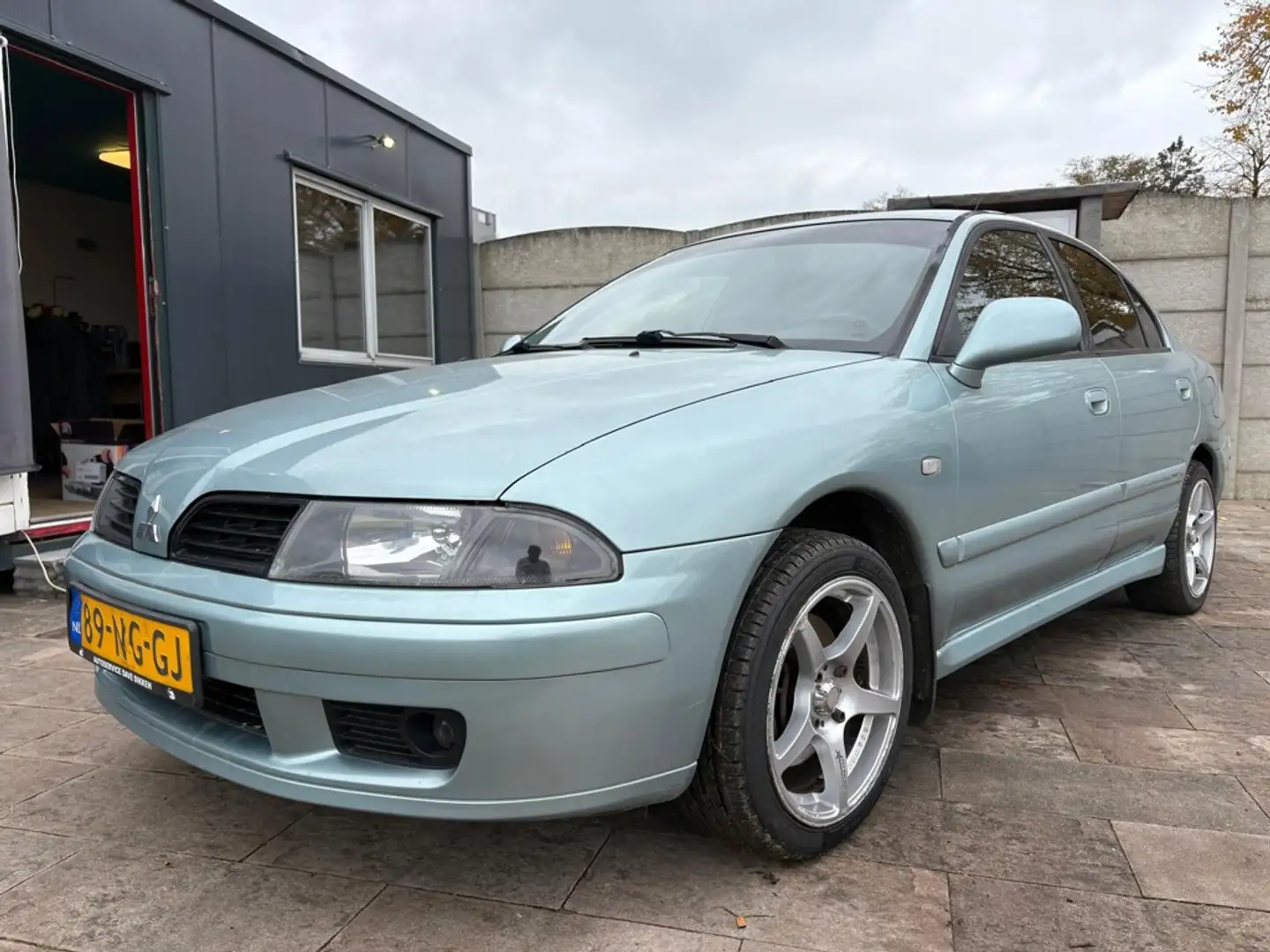 Mitsubishi Carisma 1.8 Shogun SE EXPORT Grijs - 2