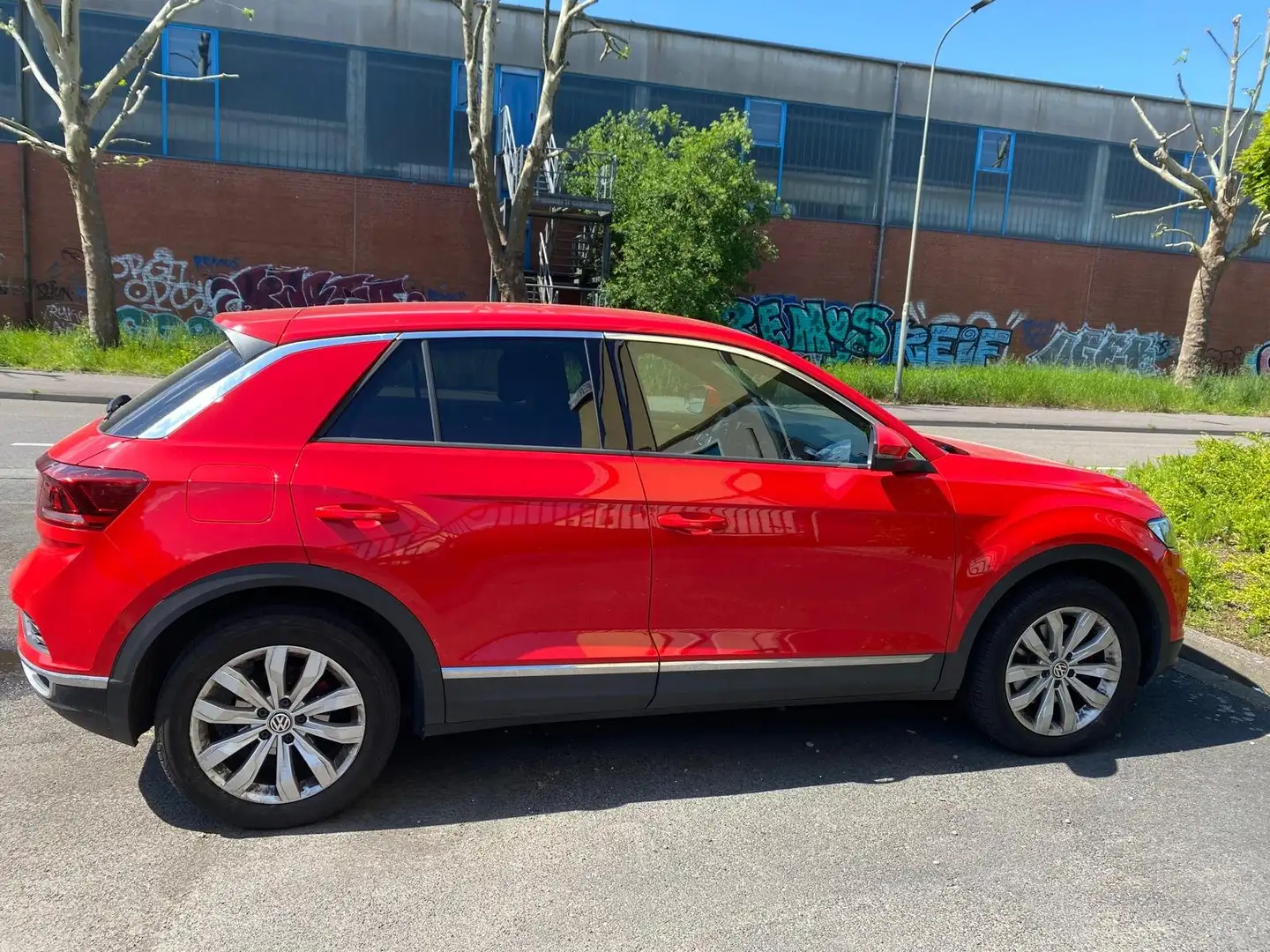 Volkswagen T-Roc T-Roc 1.5 TSI ACT OPF Sport neue TÜV ,Service Rot - 2