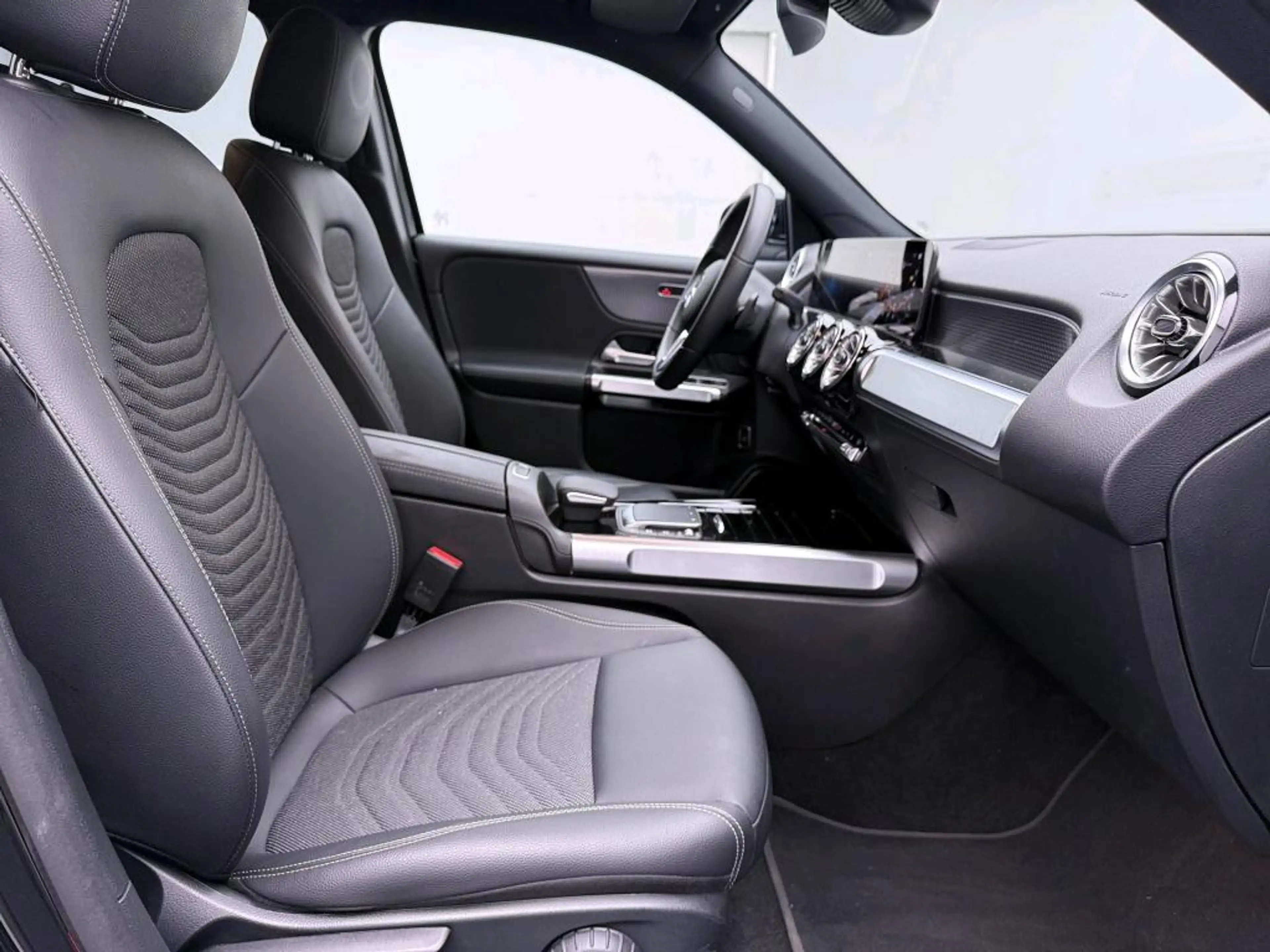 Mercedes-Benz EQB 250 250+ Business Line 7p. 71 kWh 7 Persoons | Ledkopl — photo 5