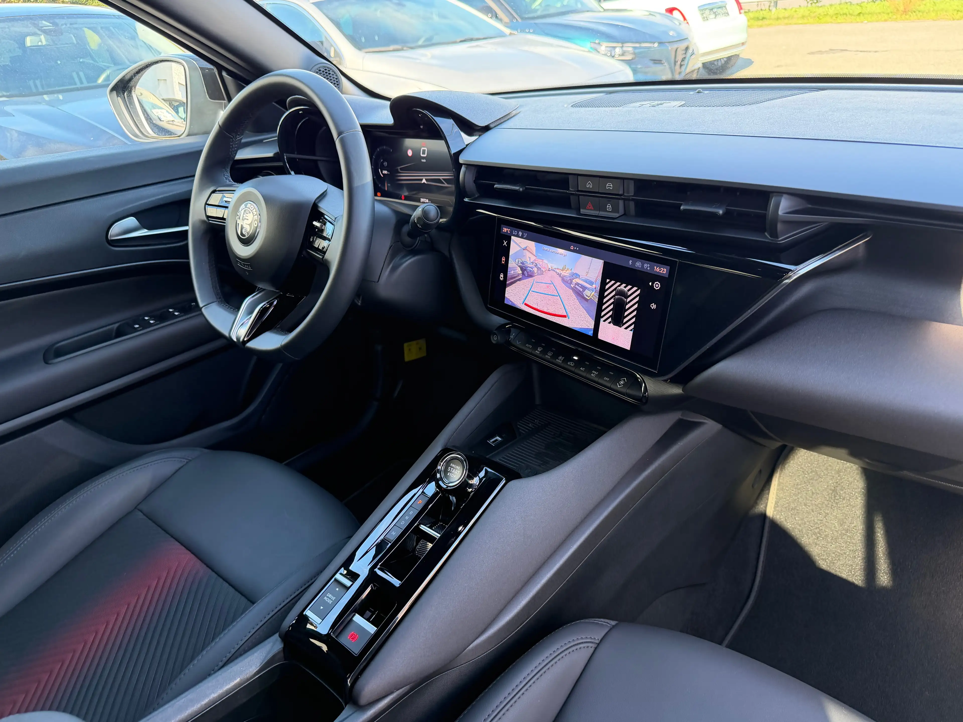 Alfa Romeo Junior Junior 1.2 Turbo Hybrid Speciale 12 Maanden waarborg — photo 6