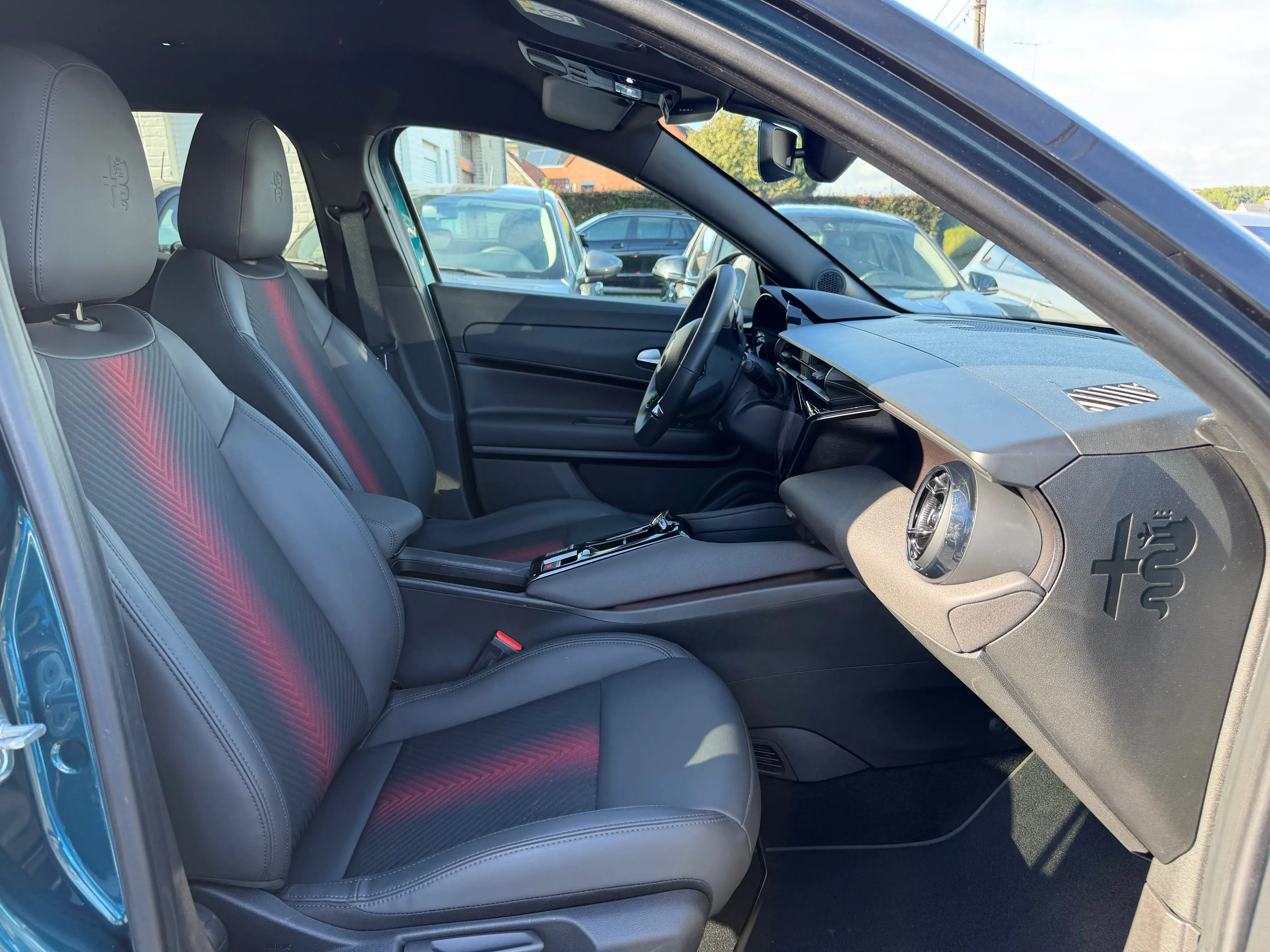 Alfa Romeo Junior Junior 1.2 Turbo Hybrid Speciale 12 Maanden waarborg — photo 5
