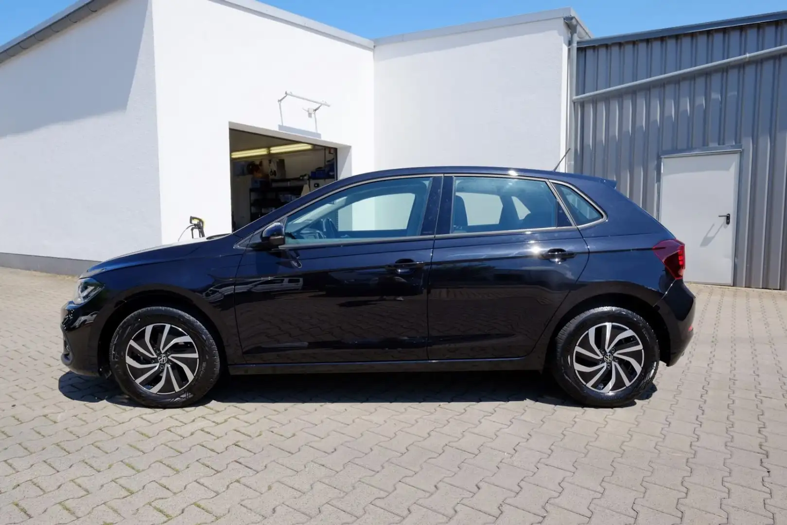Volkswagen Polo Life 1.0 TSI LED/AppC/Kam/SH/Alu/Nebel Zwart - 2
