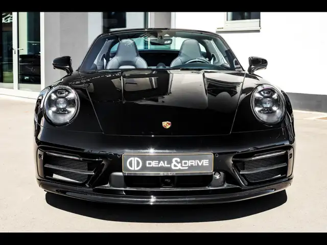 Porsche 911 view 5