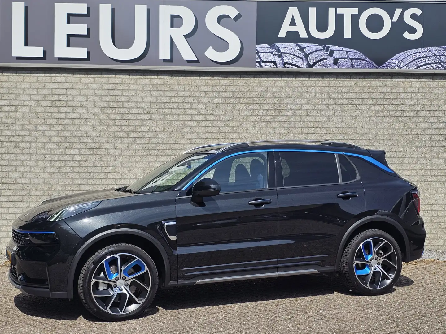 Lynk & Co 01 1.5 PanodaK/Zwarte hemel Nero - 1