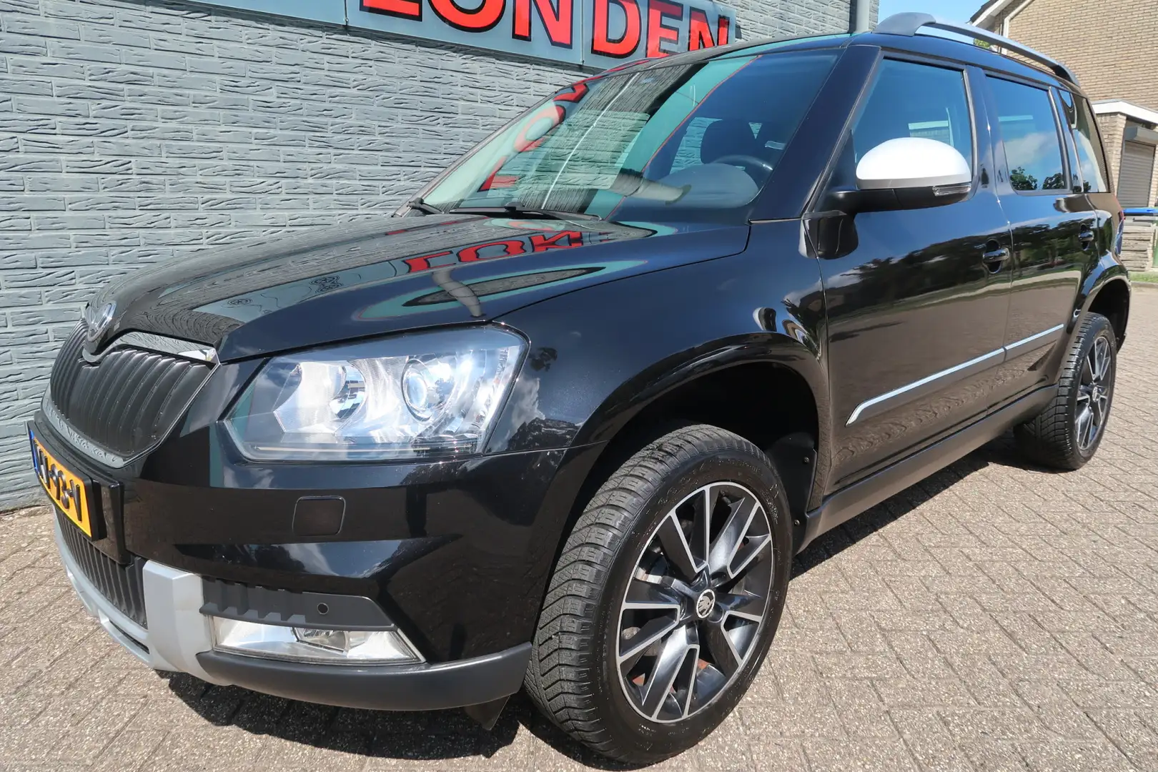 Skoda Yeti Outdoor 1.2 TSI Elegance Eerste eigenaar Negro - 1