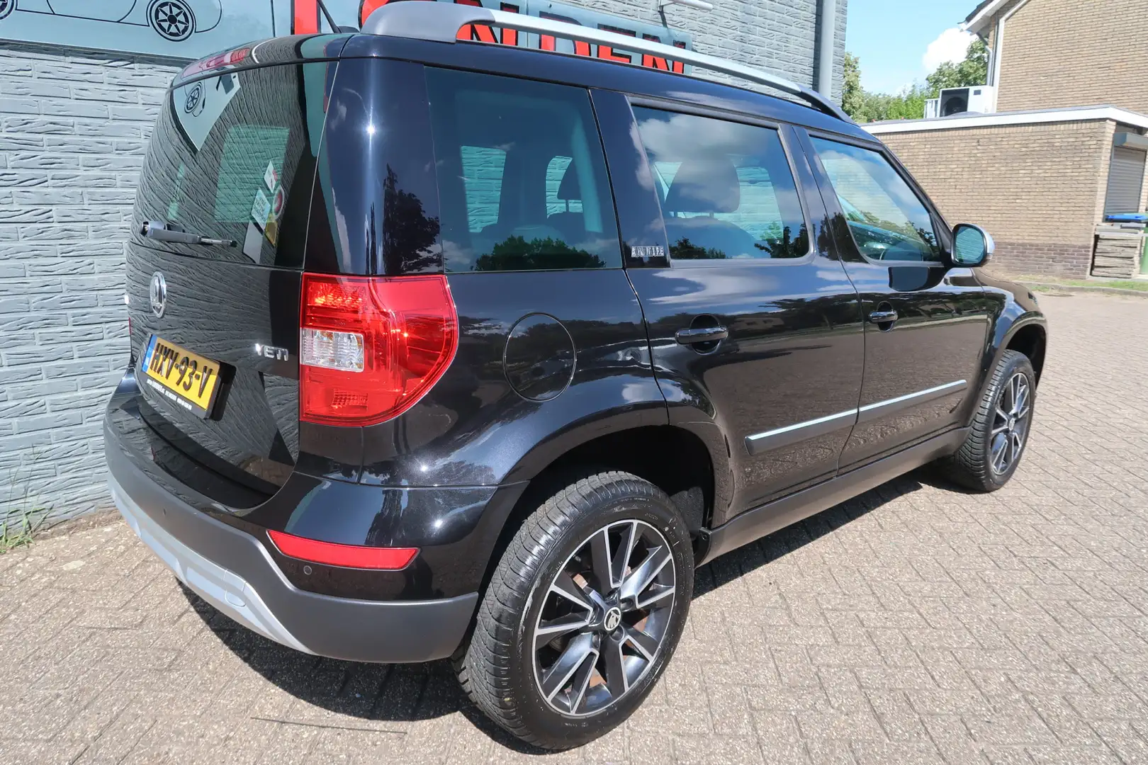 Skoda Yeti Outdoor 1.2 TSI Elegance Eerste eigenaar Negro - 2