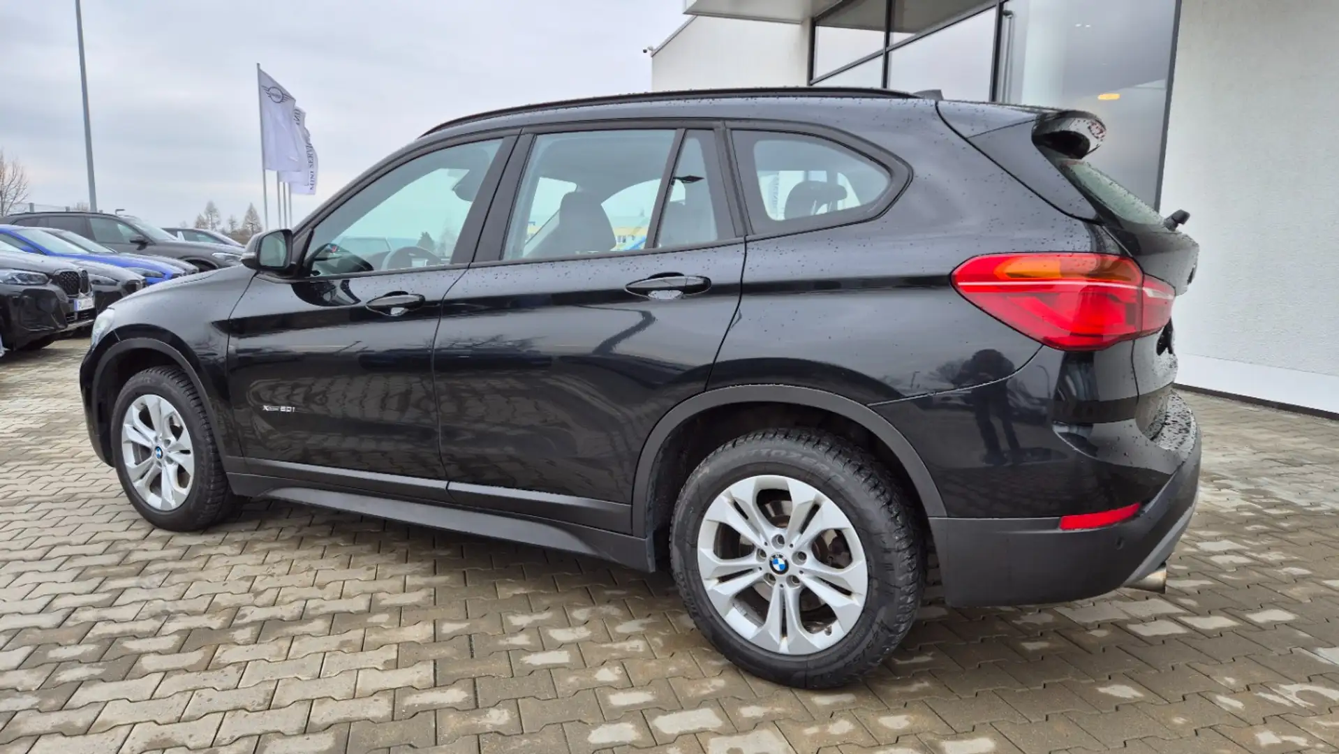 BMW X1 xDrive20i Navi/LED/Sportsitze/Autom./Lordose Siyah - 2