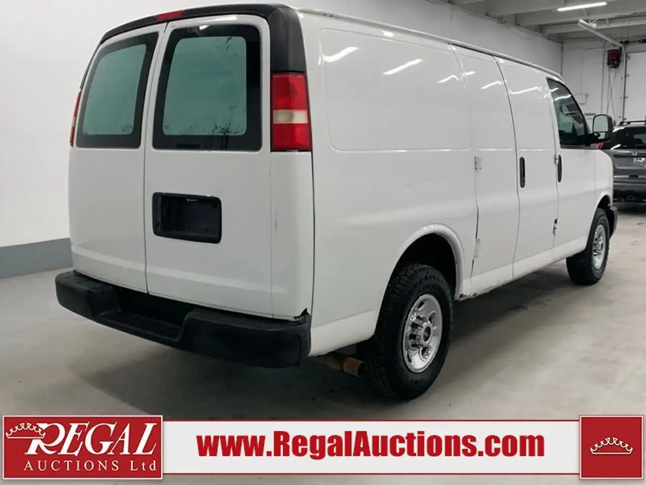 GMC Savana снимка GMC Savana