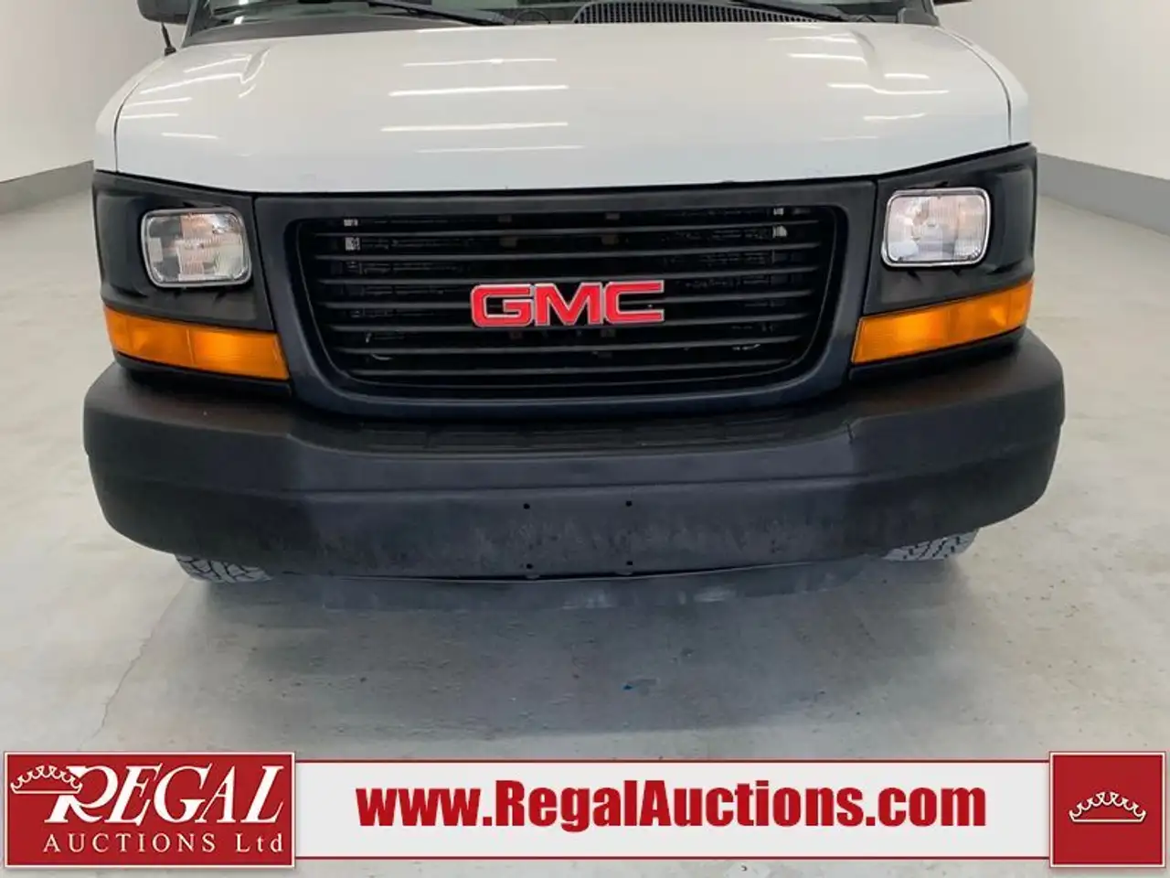GMC Savana снимка GMC Savana