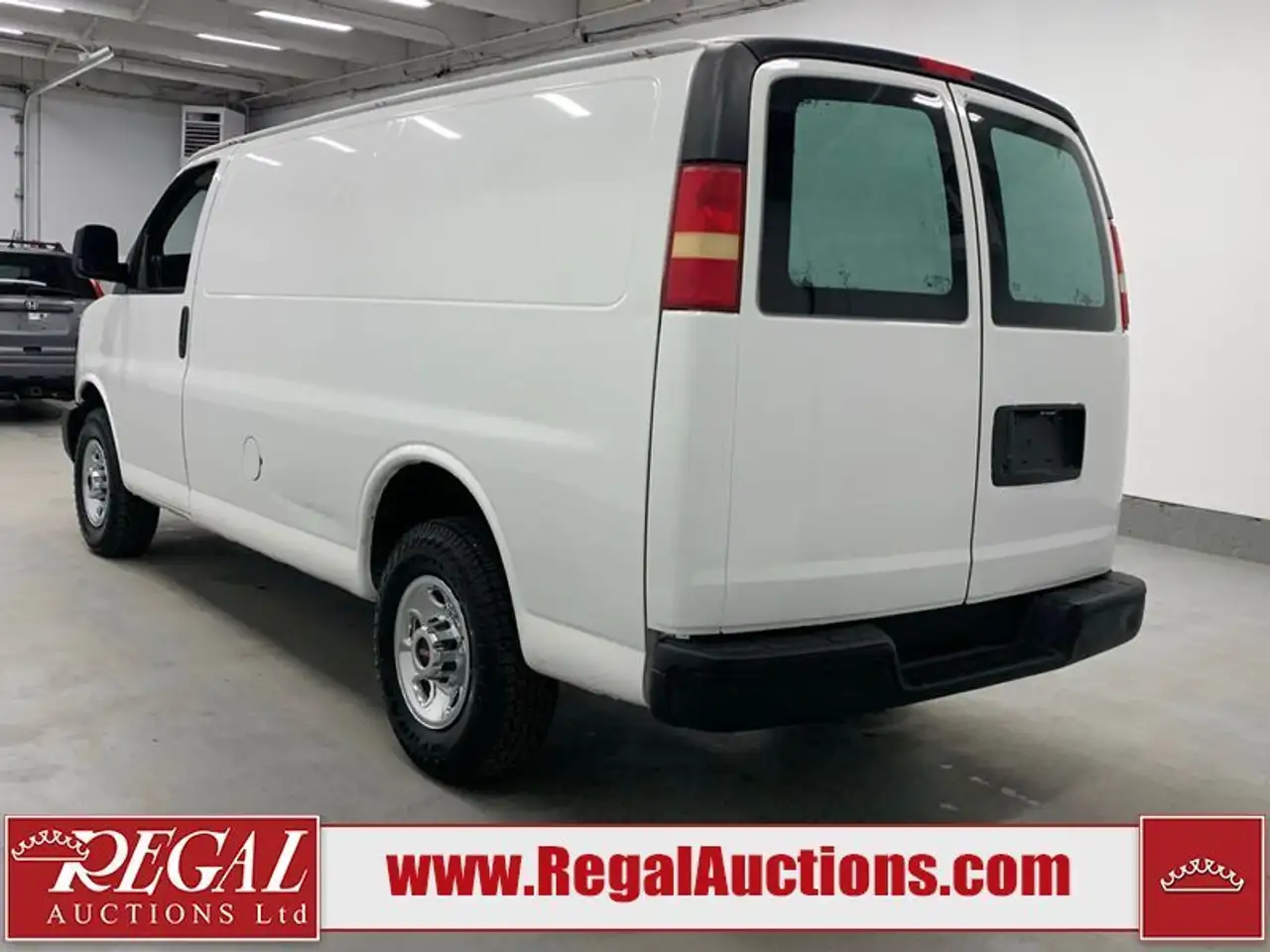 GMC Savana снимка GMC Savana