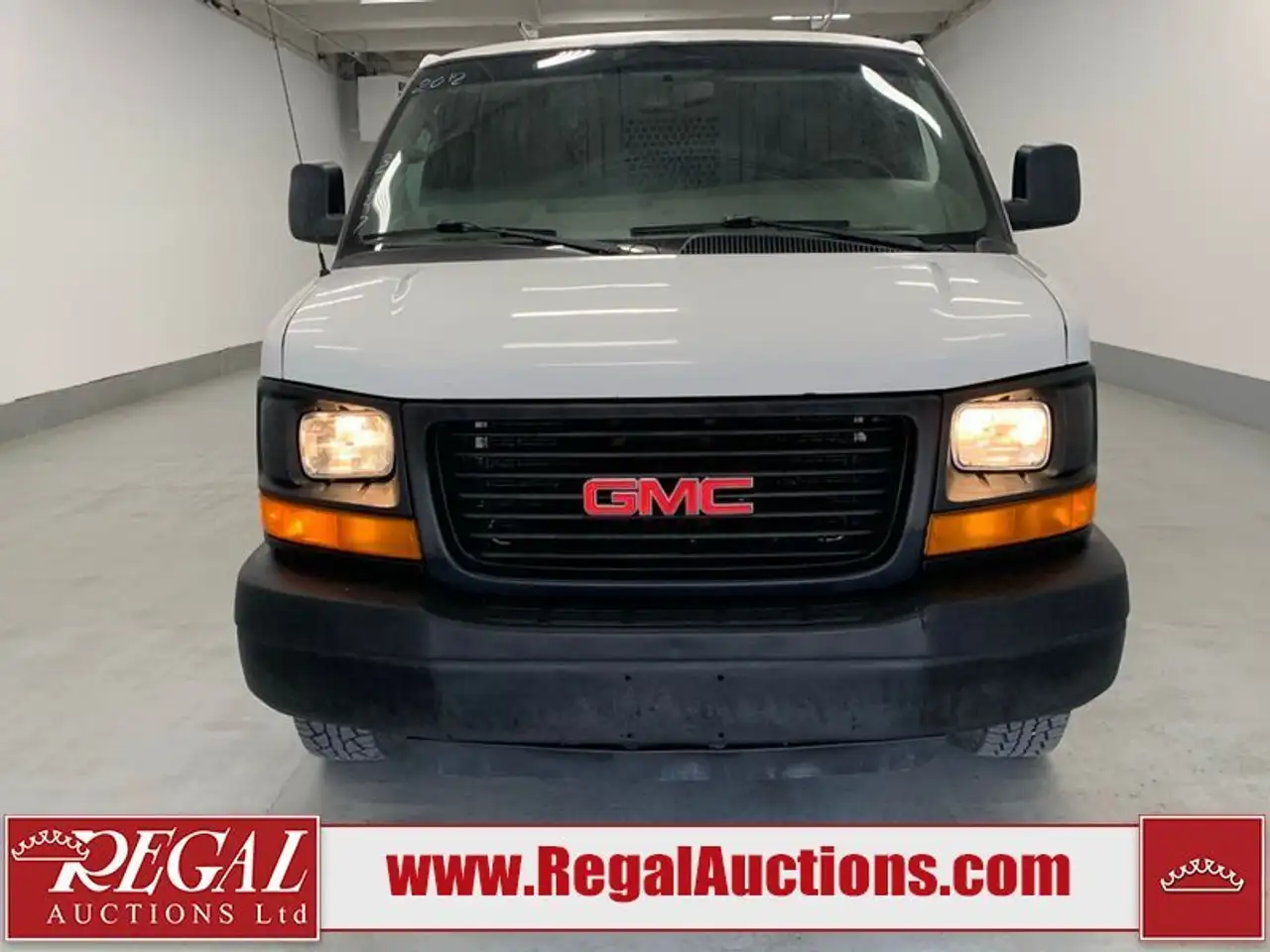 GMC Savana снимка GMC Savana