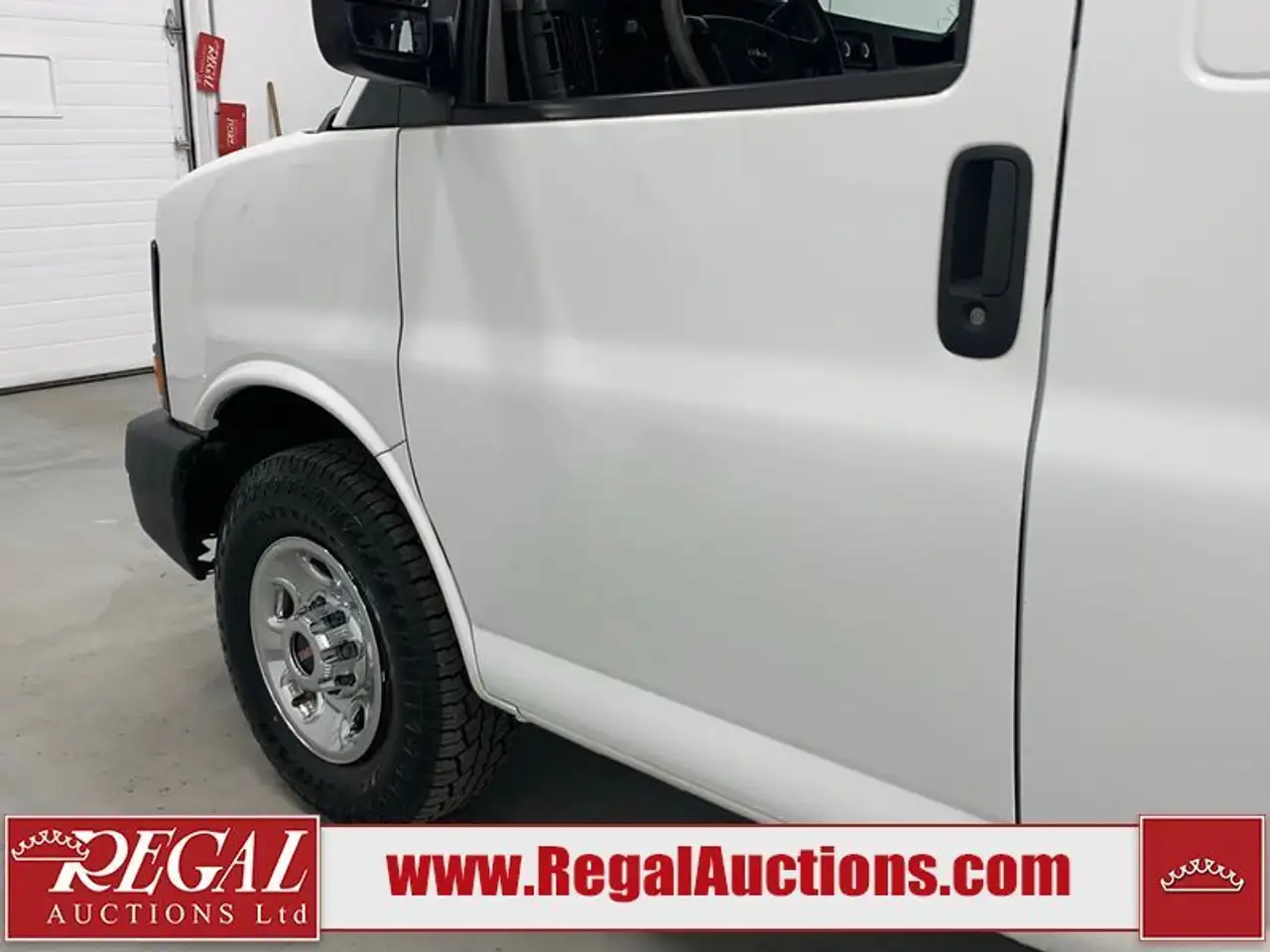 GMC Savana снимка GMC Savana