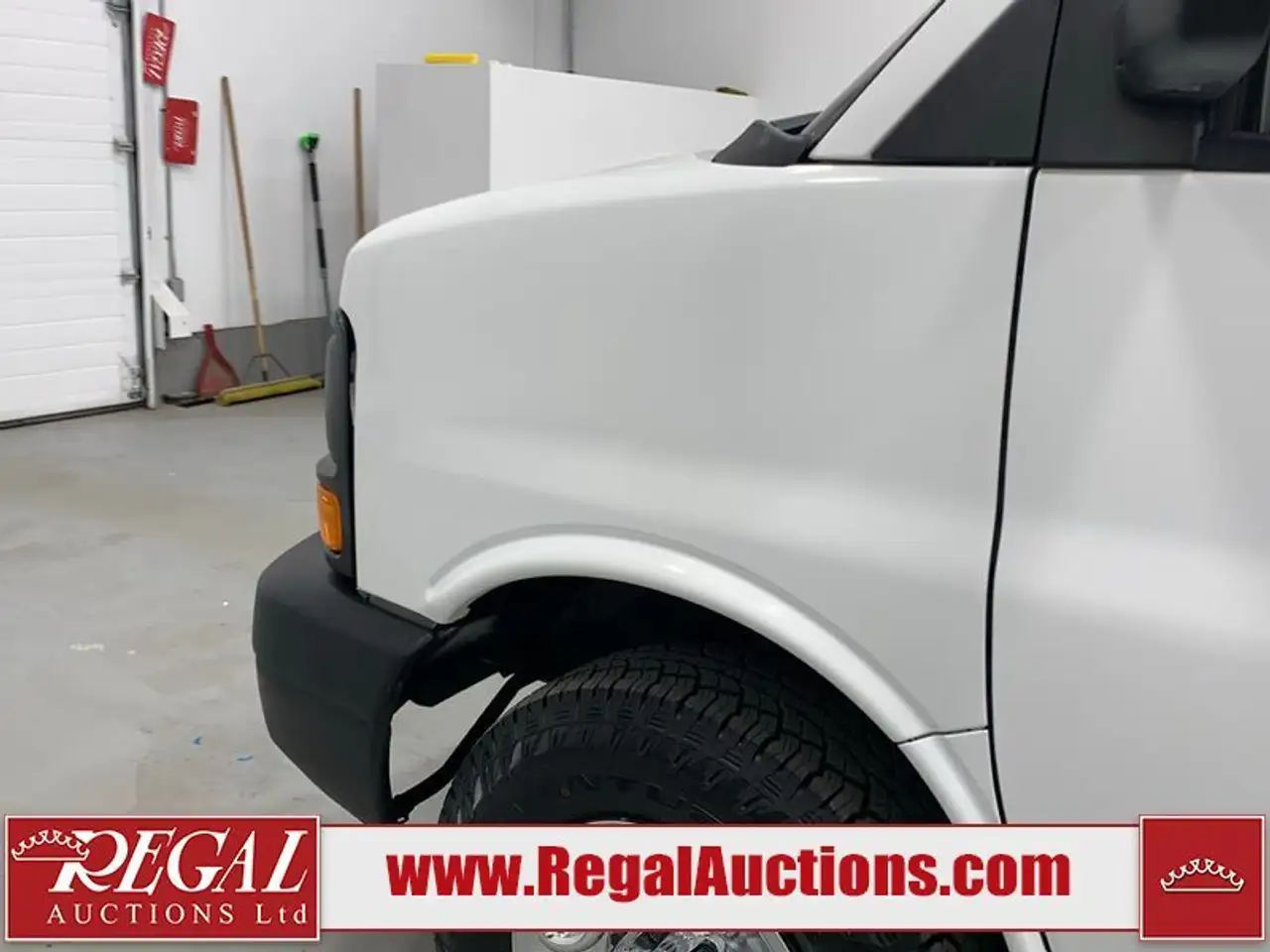 GMC Savana снимка GMC Savana