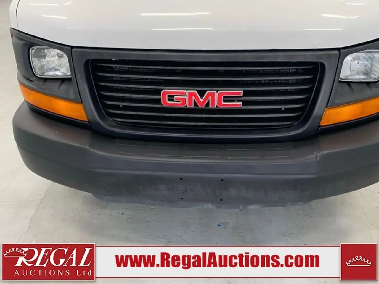 GMC Savana снимка GMC Savana