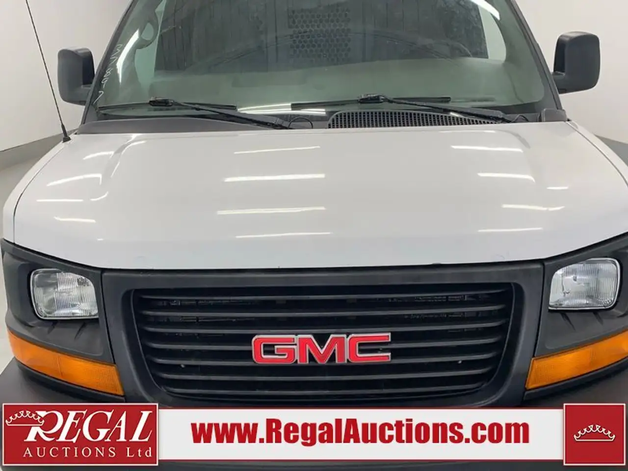 GMC Savana снимка GMC Savana