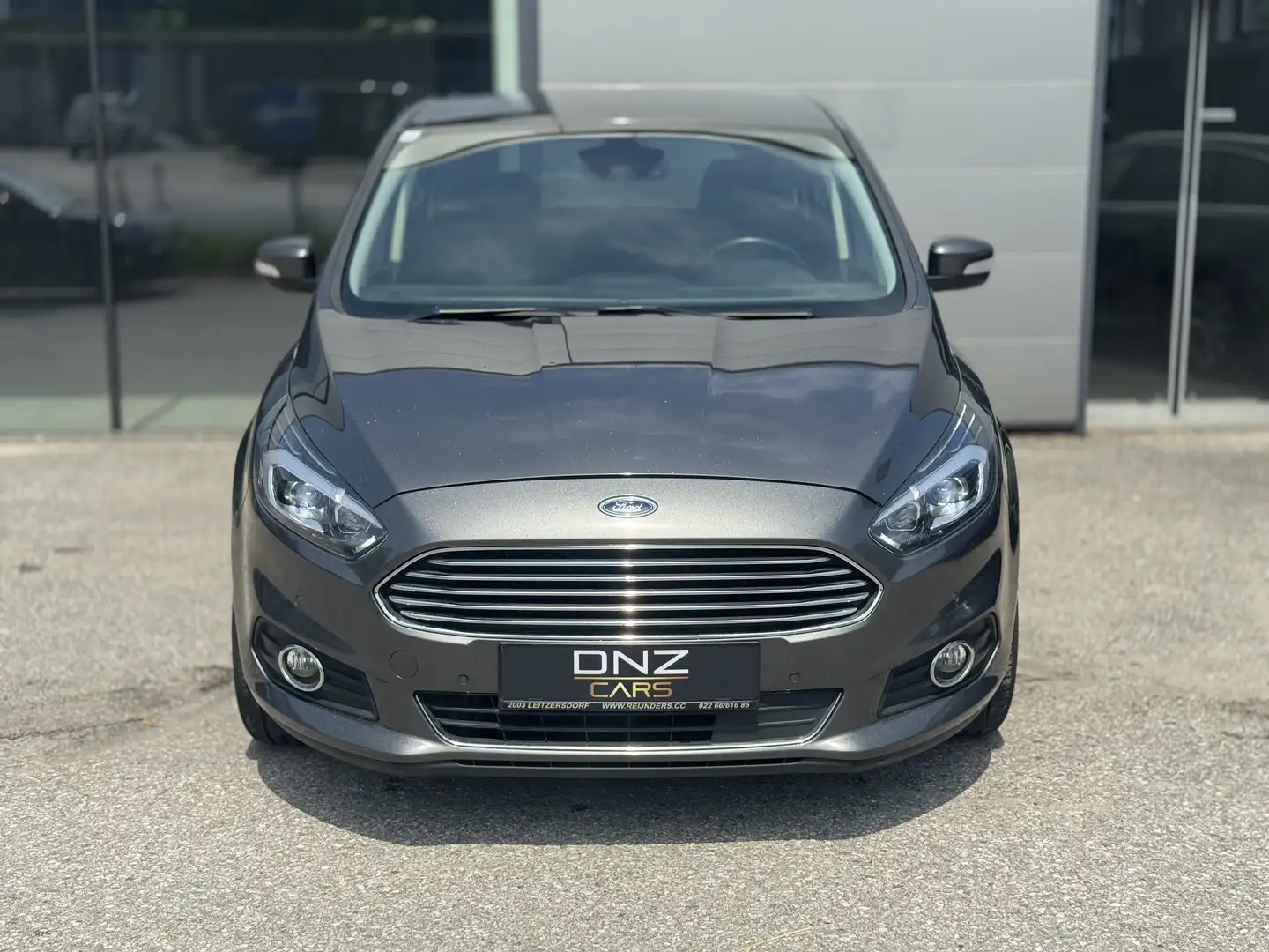 Ford S-Max Titanium 2.0 TDCi Auto-Start/Stop Aut. Led Grau - 2