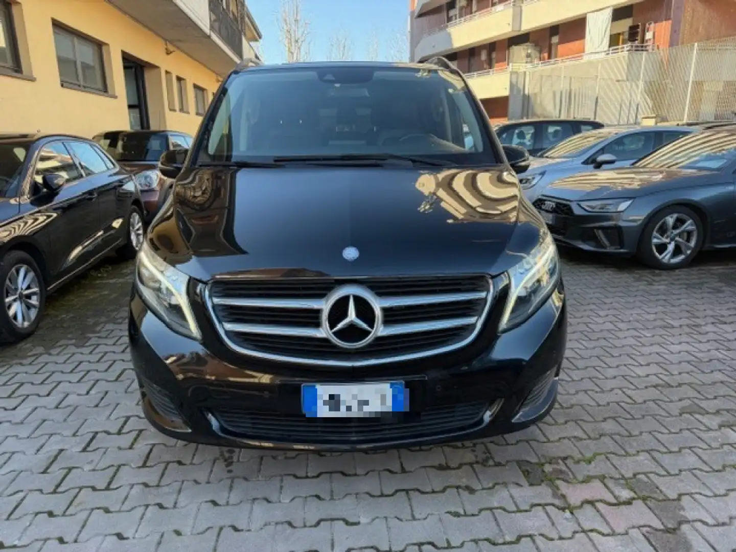 Mercedes-Benz V 220 d Automatic Premium Compact Schwarz - 2