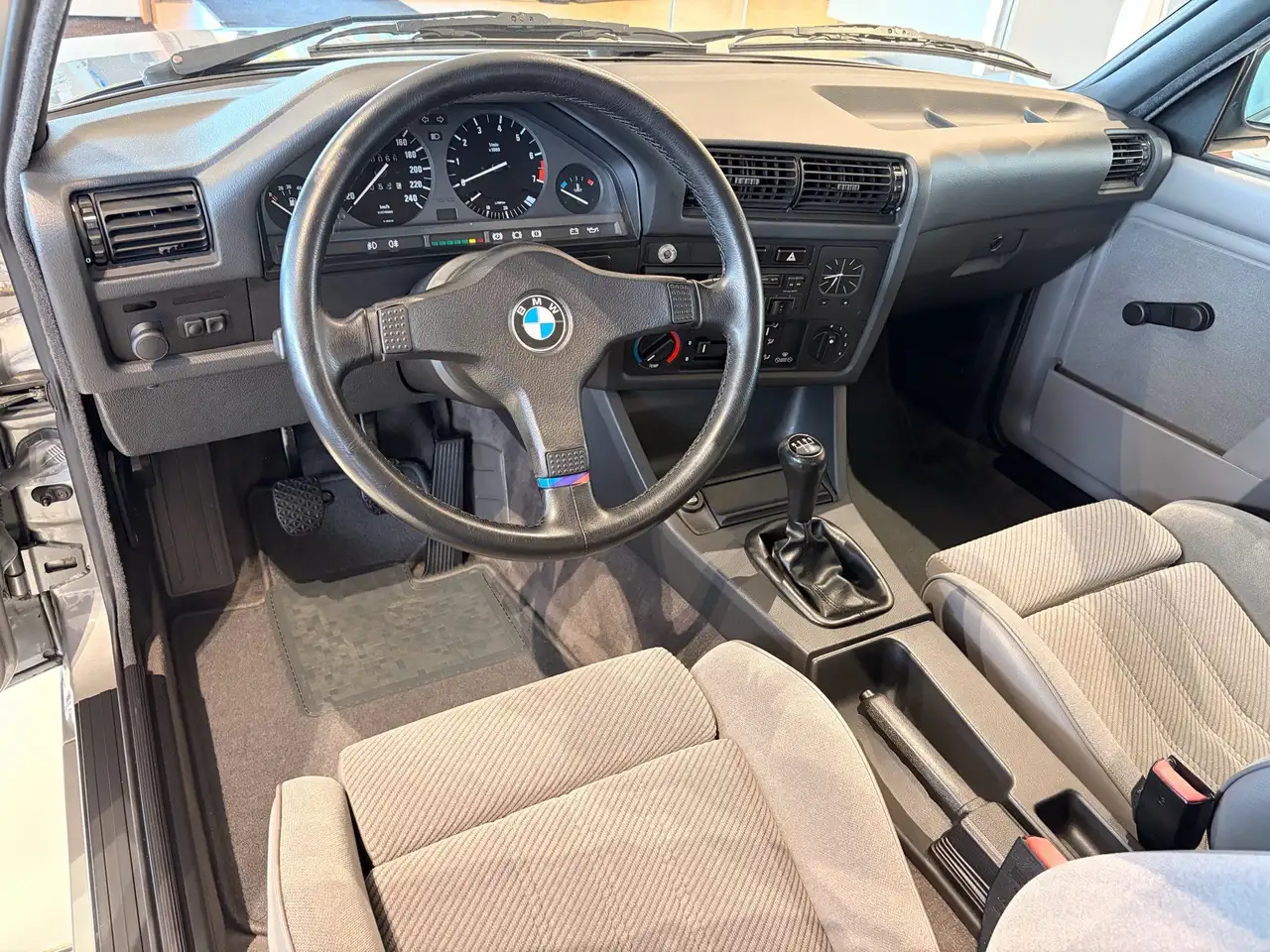 BMW 325 i 1. Hand / Unfallfrei / Sportsitze / Schiebedach, foto 9