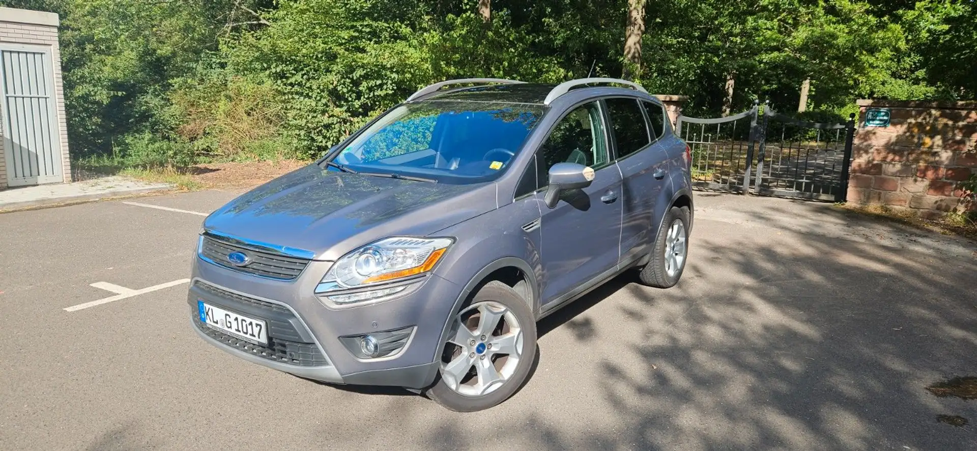 Ford Kuga Titanium 2.0 TDCi 4x4 Allrad | mtl.95,- Braun - 2