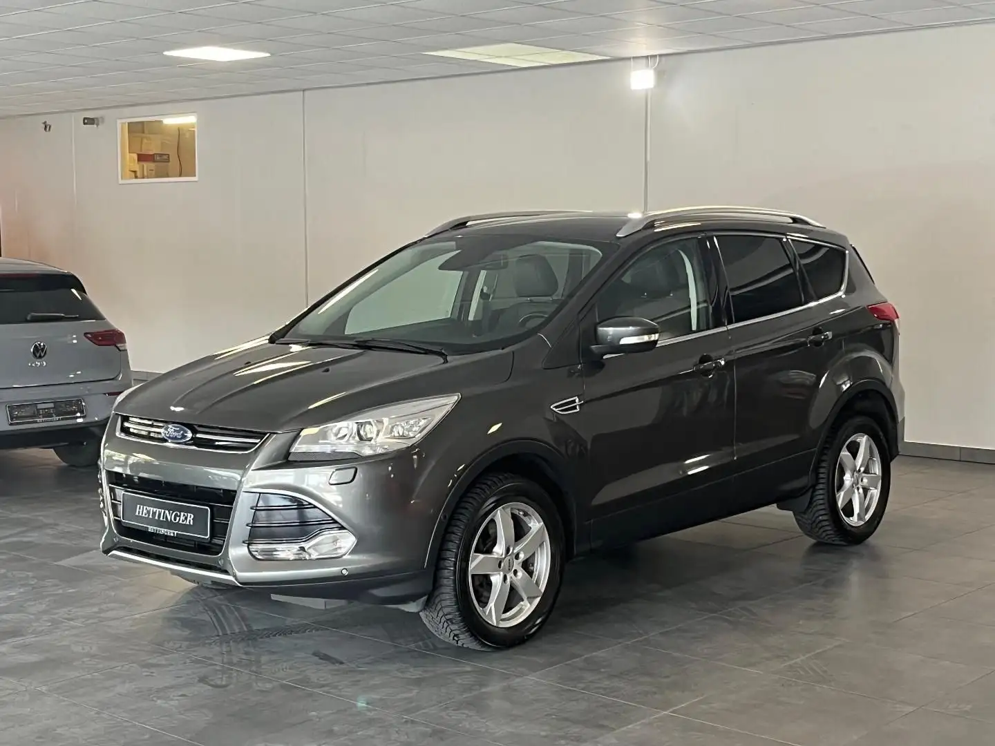 Ford Kuga Titanium 2.0 CDTI 4x4 Automatik, Navi,AHK,A Grau - 1