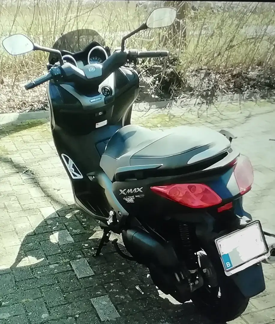 Yamaha X-Max 250 Model Momo Design Noir - 2