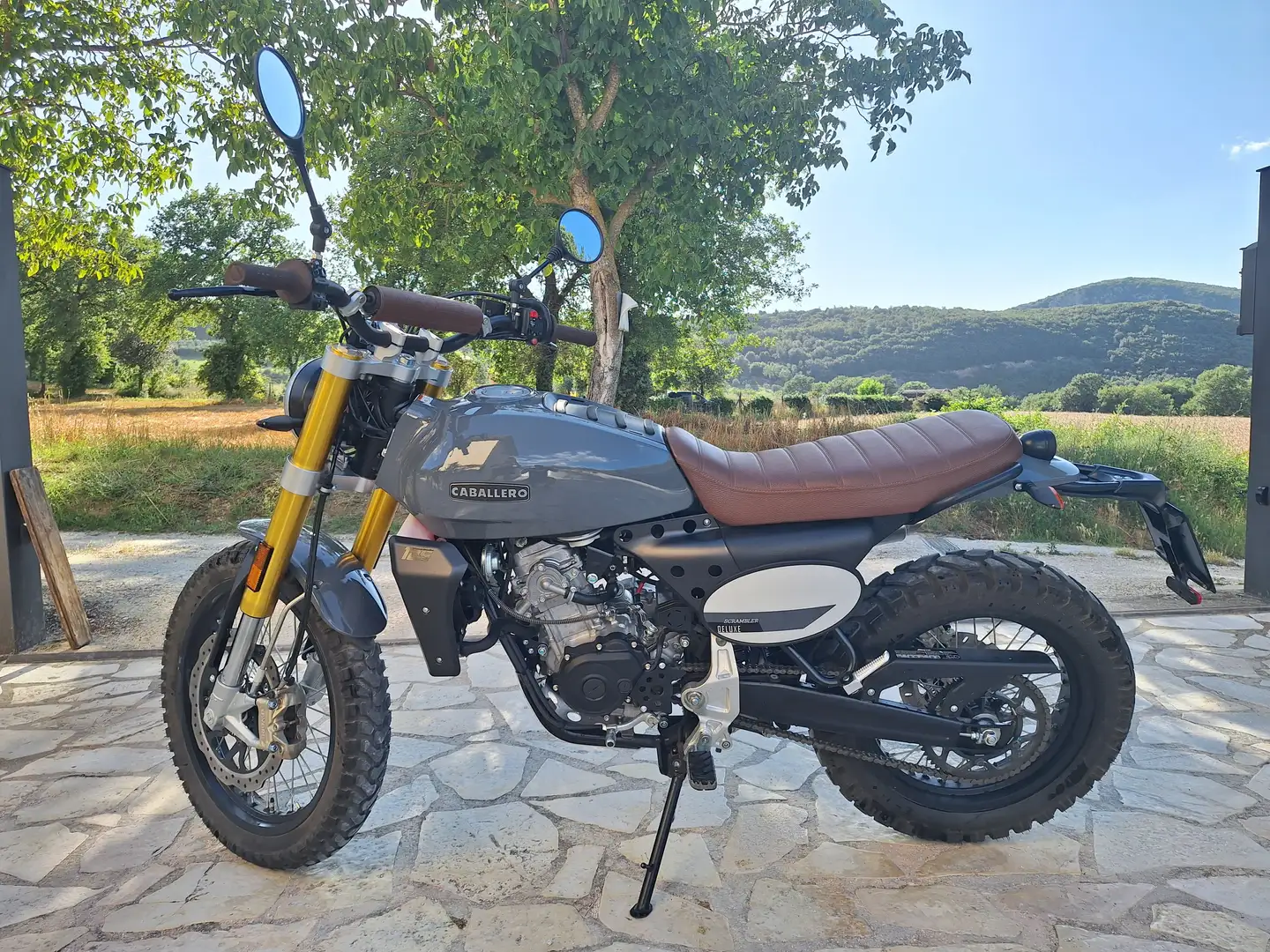 Fantic Caballero 125 Scrambler Deluxe Gris - 1