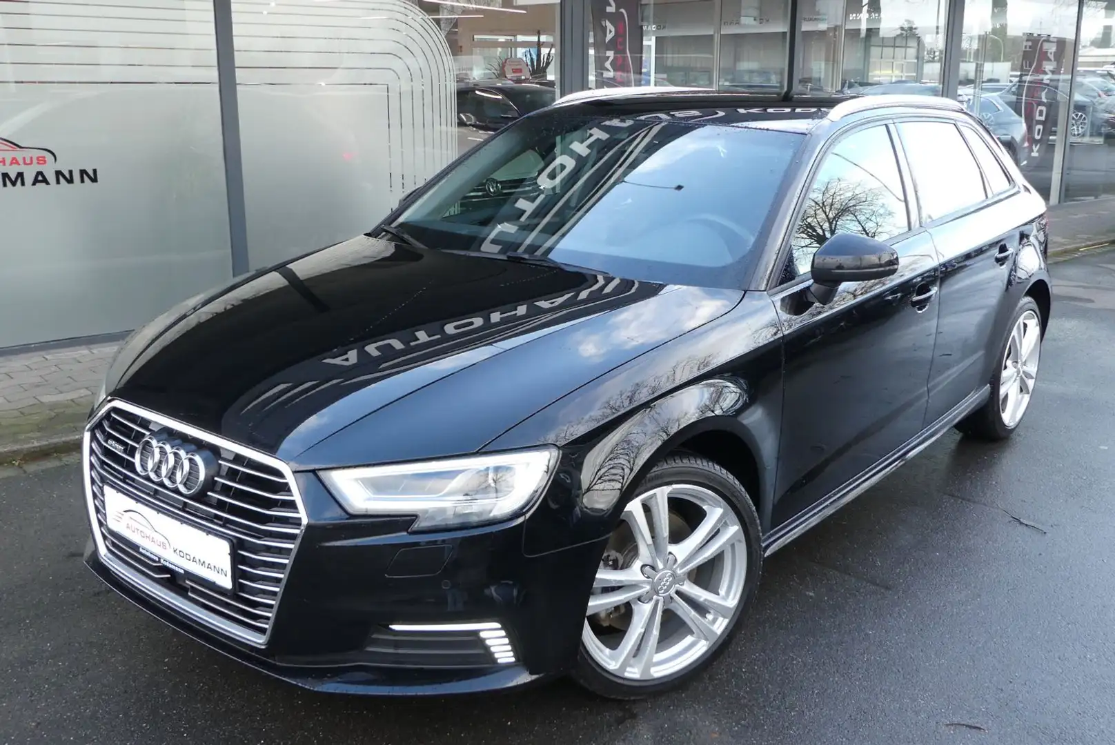 Audi A3 Sportback 40 TFSI e-tron*Kamera*MATRIX*AHK* Schwarz - 2